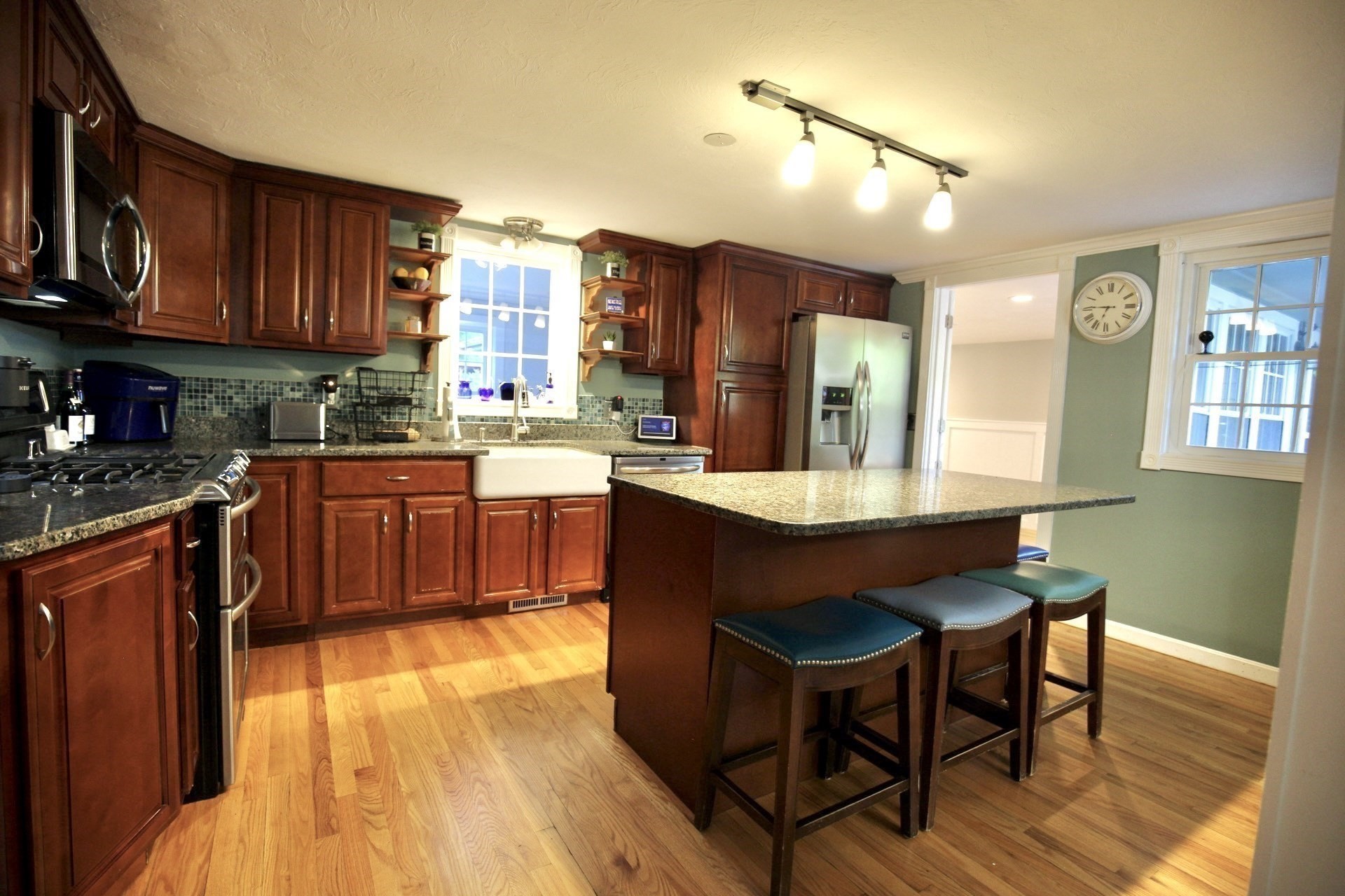 main property photo 6
