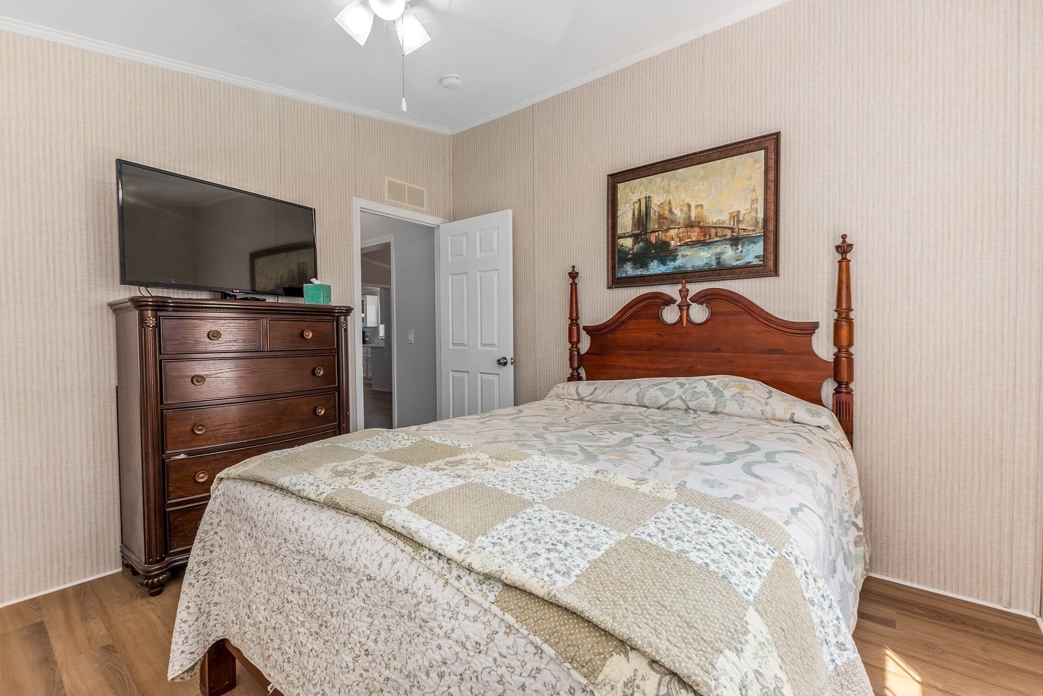 main property photo 19