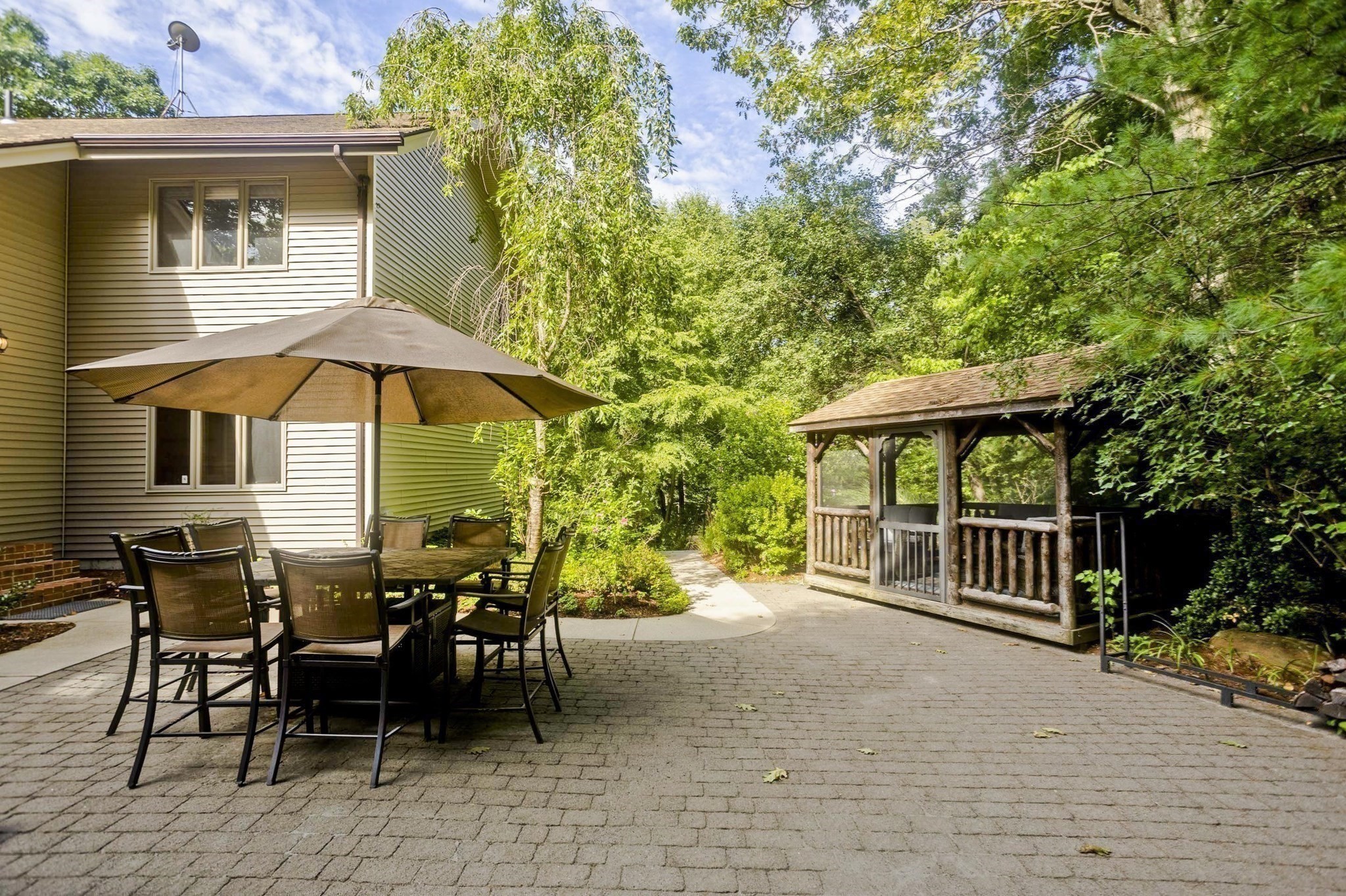 main property photo 40