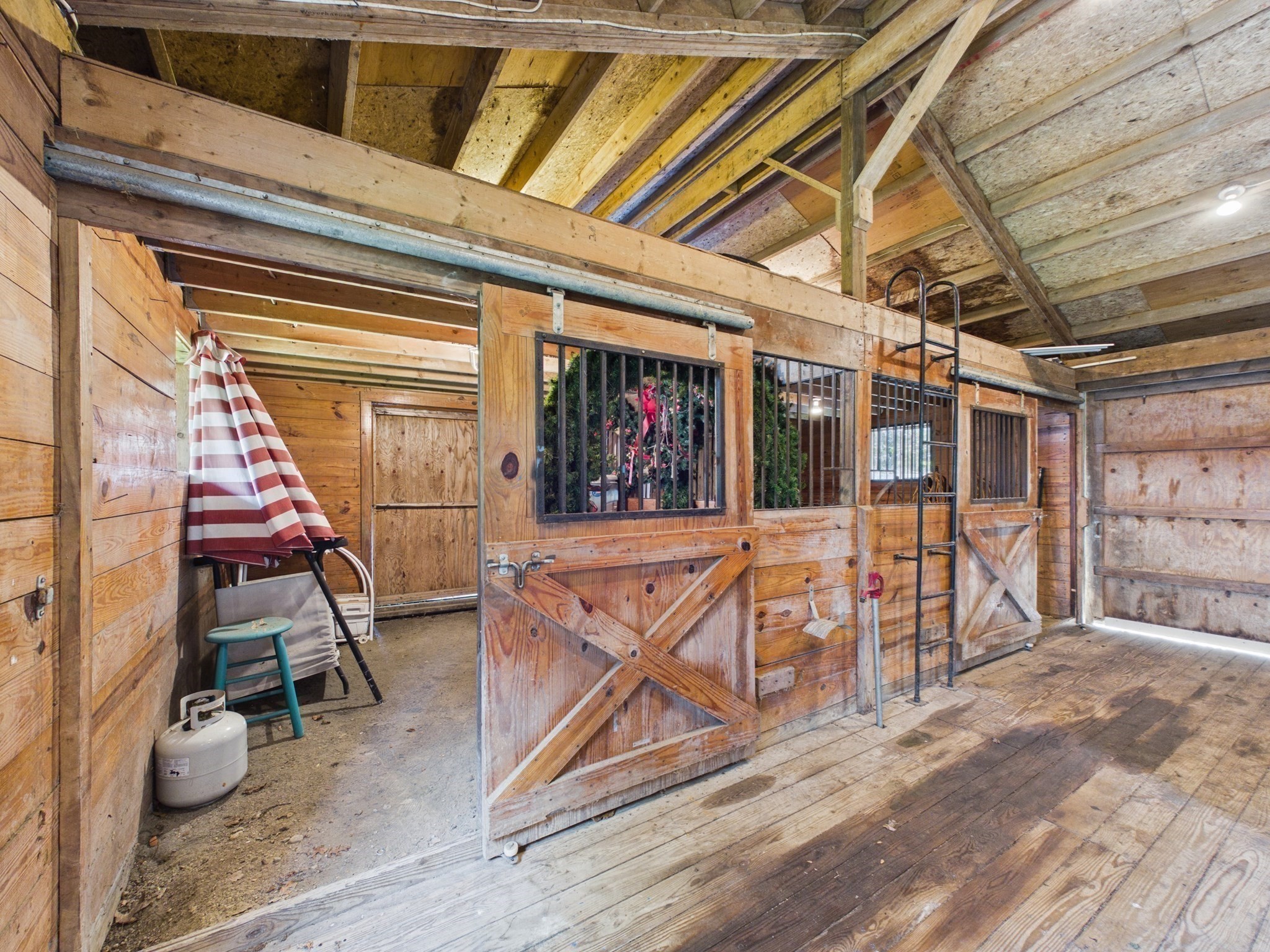 main property photo 36