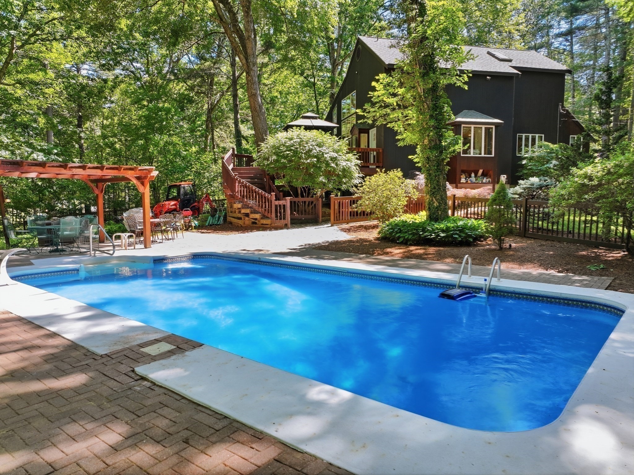 main property photo 25