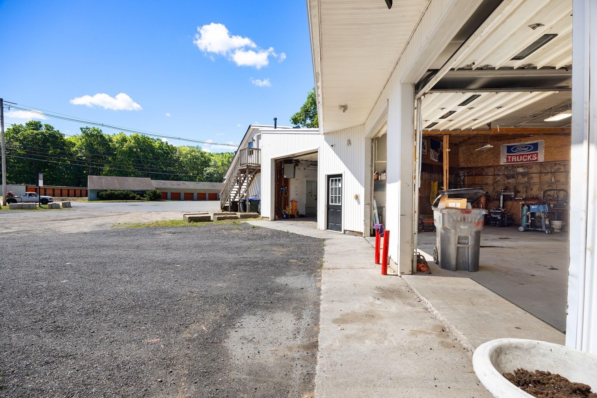 main property photo 17