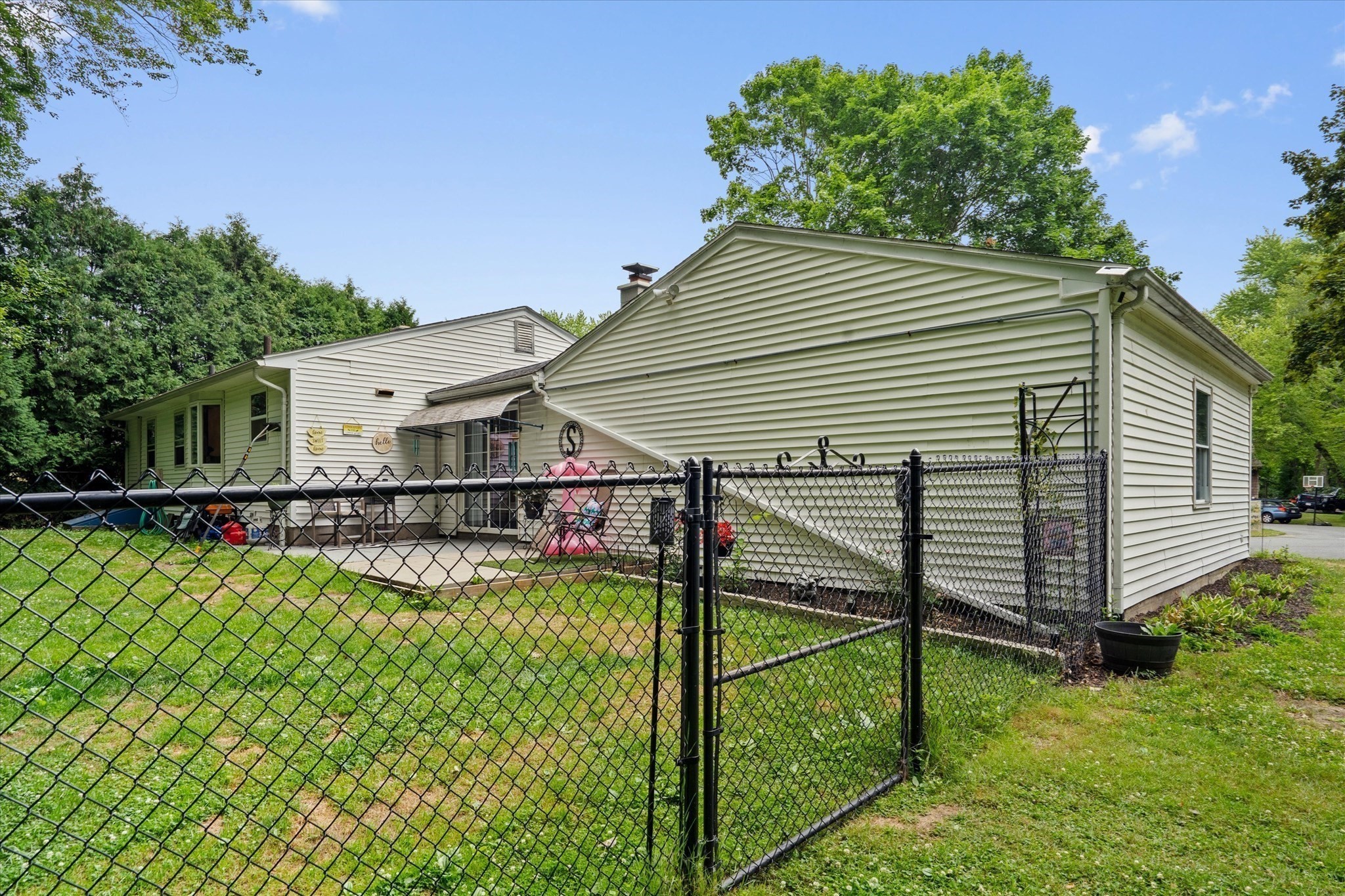 main property photo 28