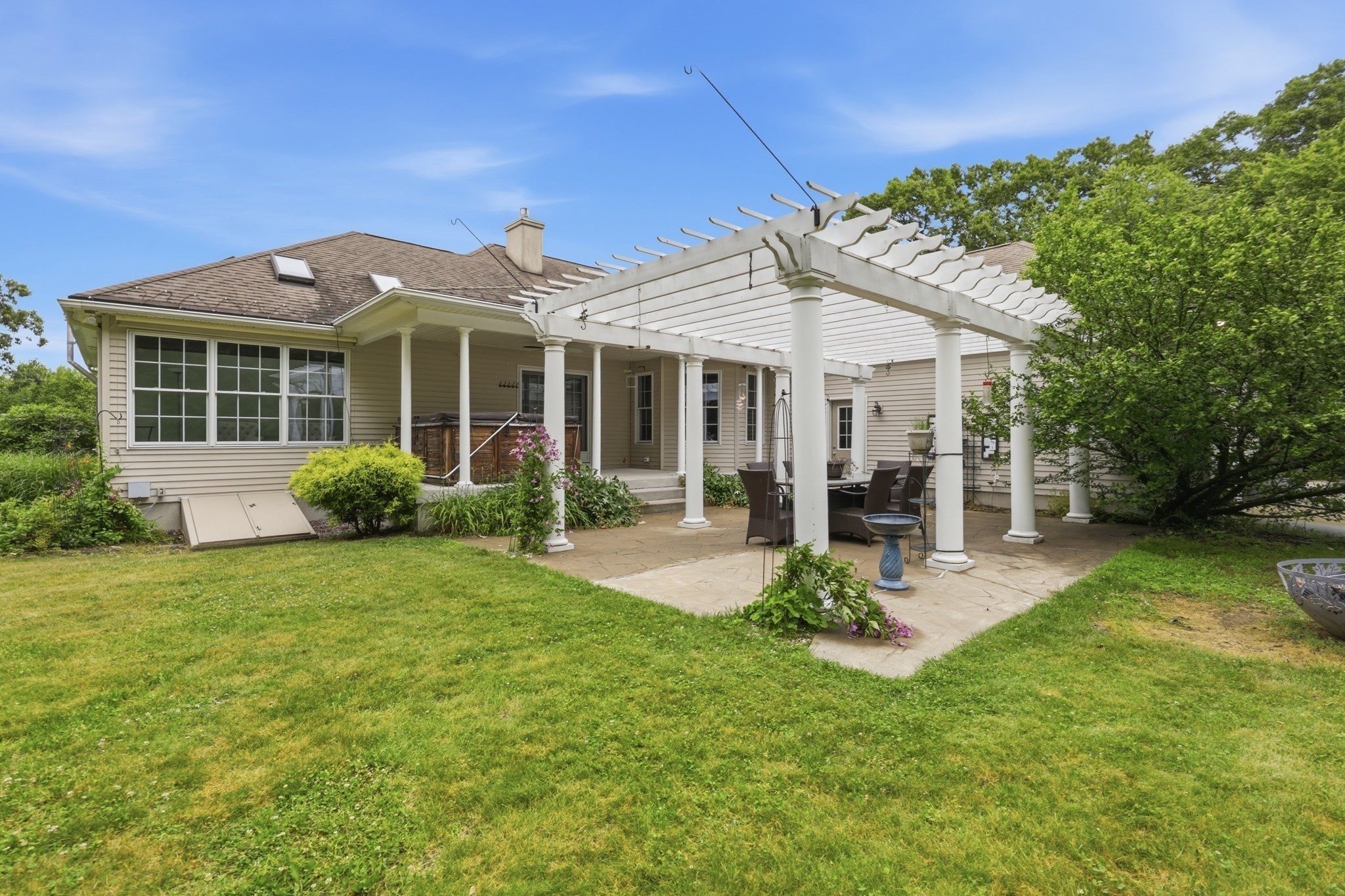 main property photo 11