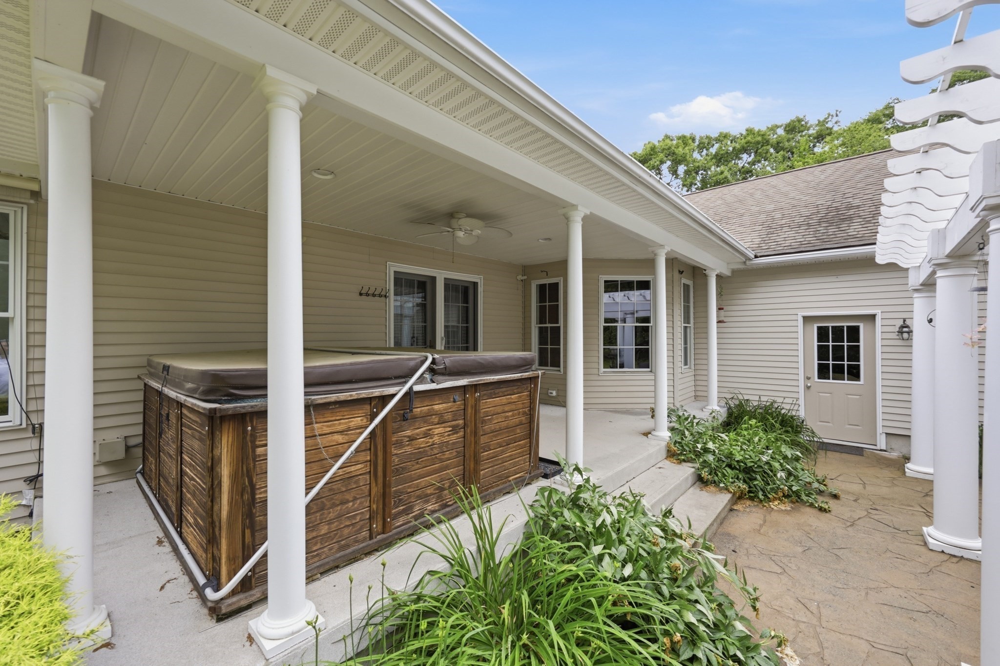 main property photo 12
