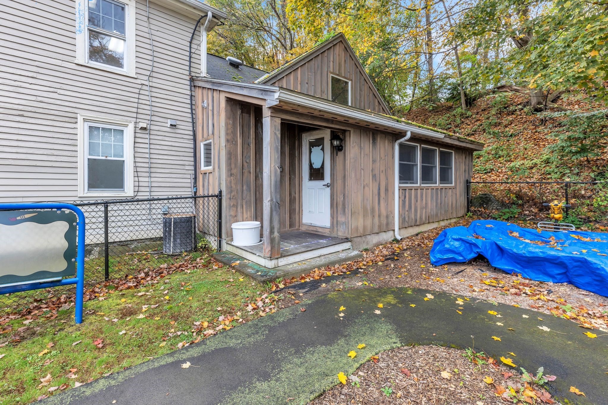 main property photo 40
