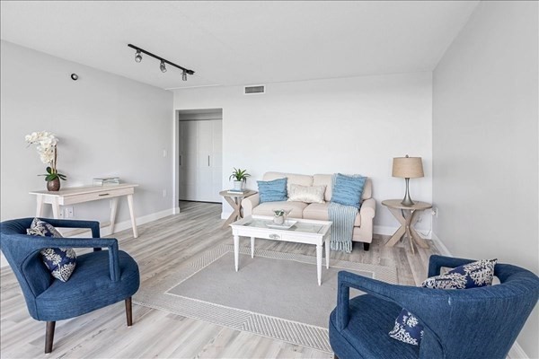 property viewer photo 3