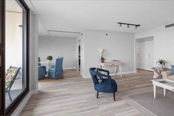 property viewer photo 4