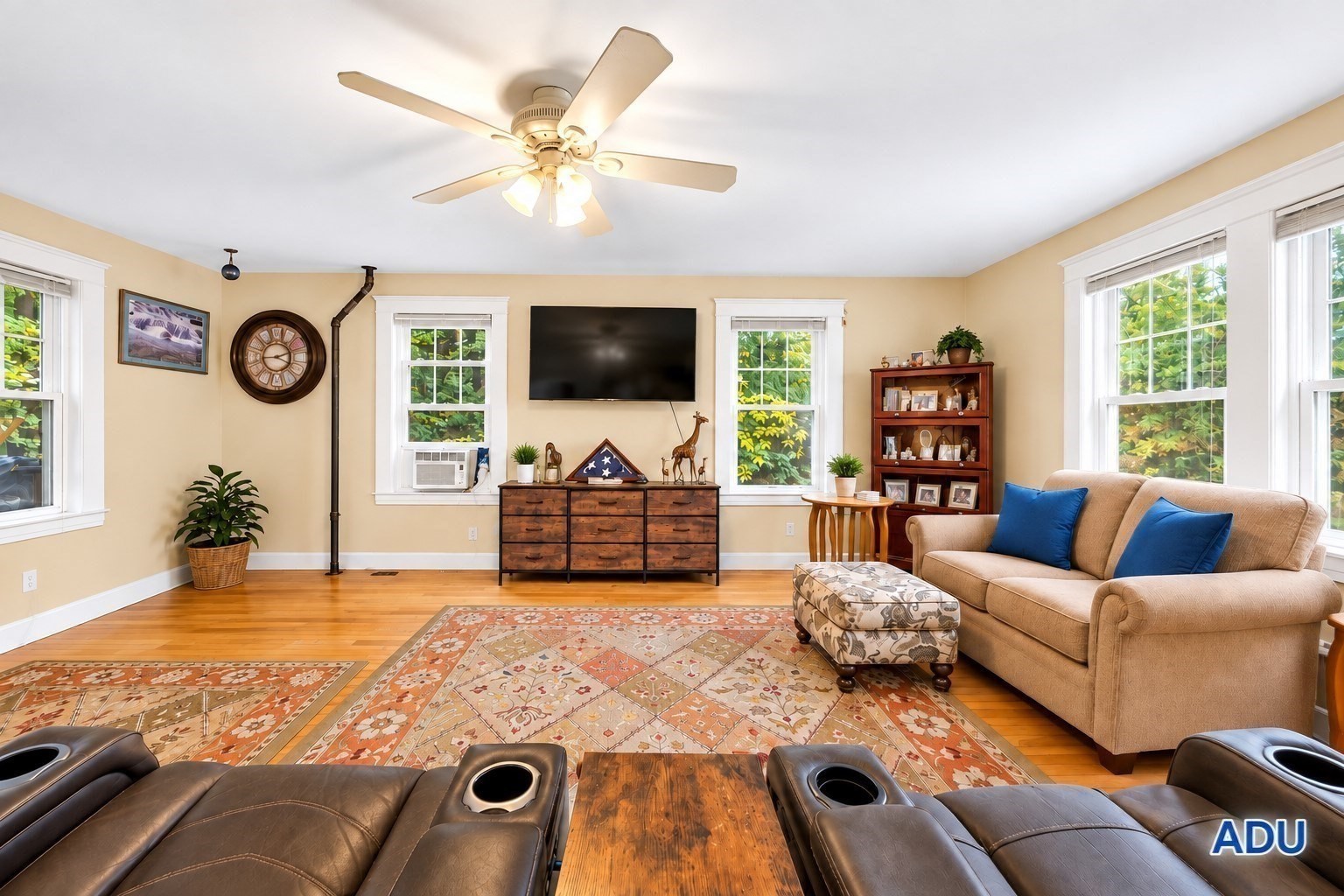 main property photo 12