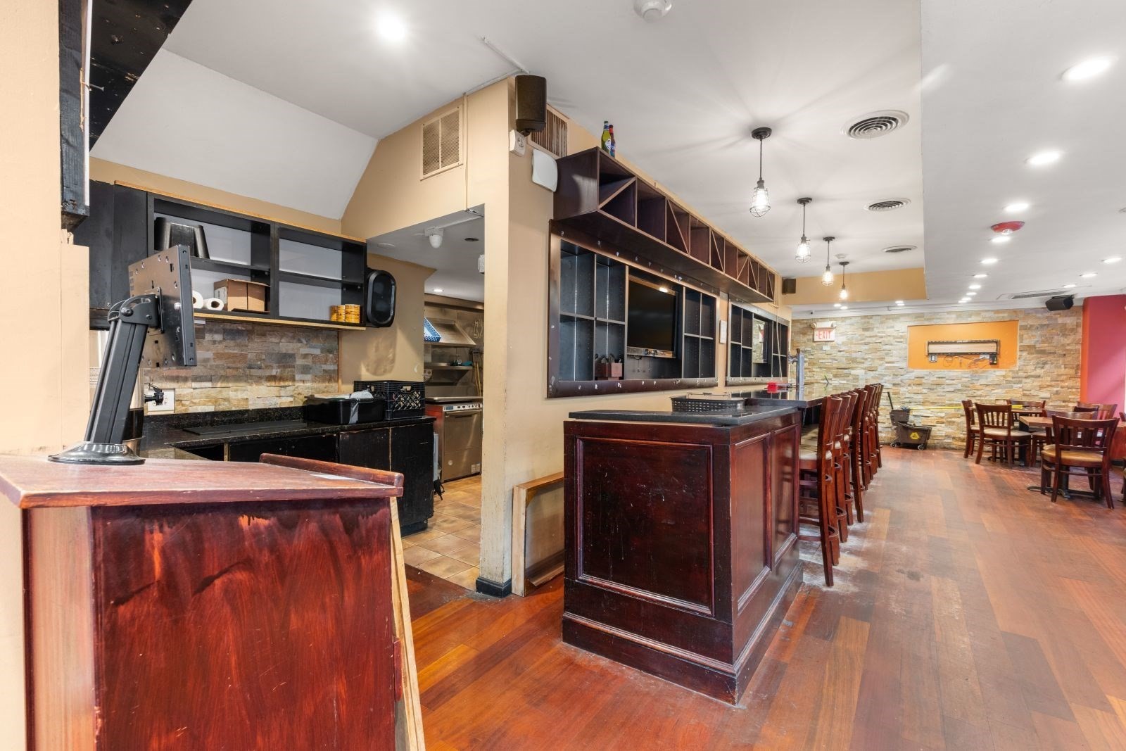 main property photo 4