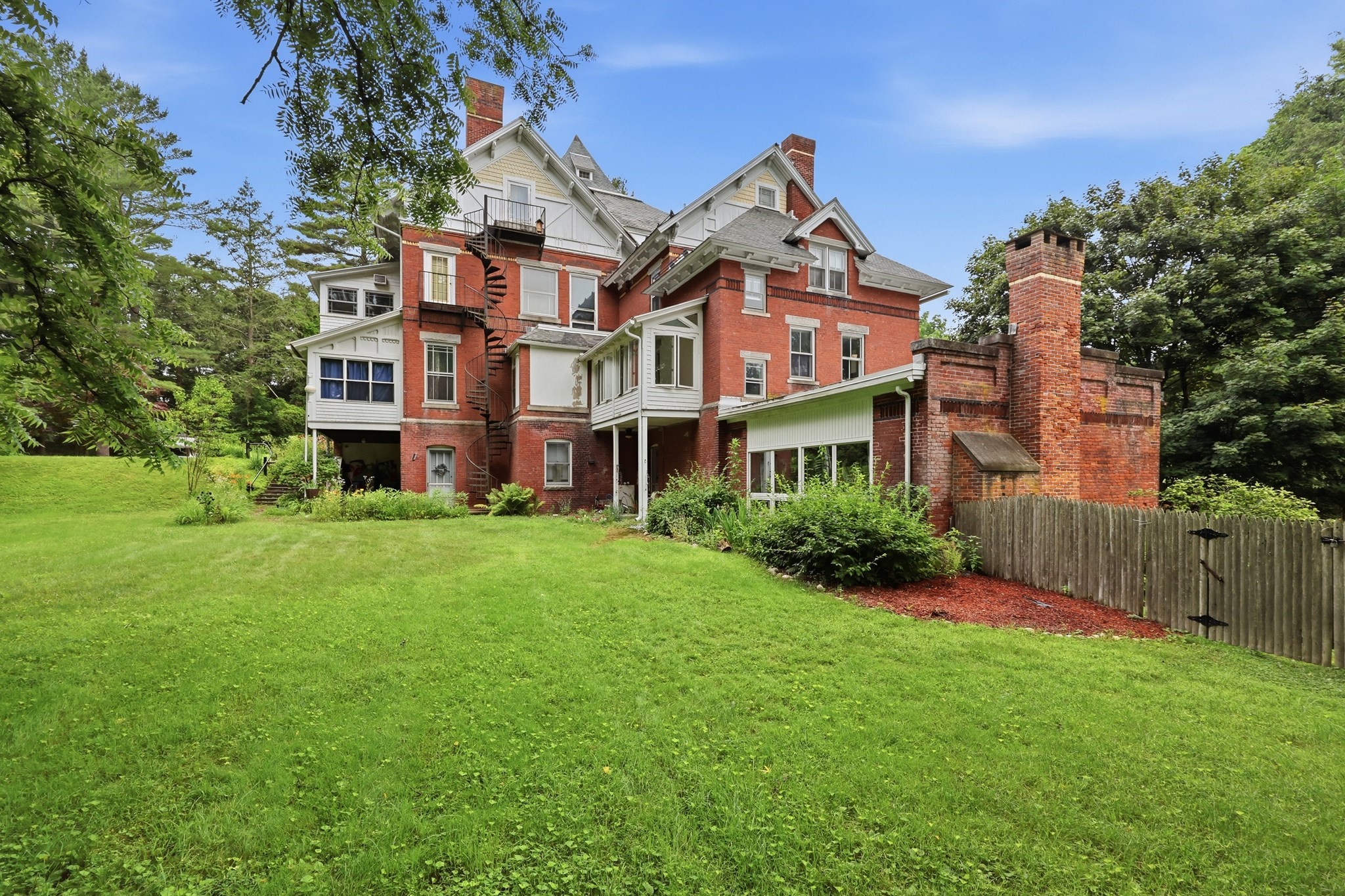 main property photo 10