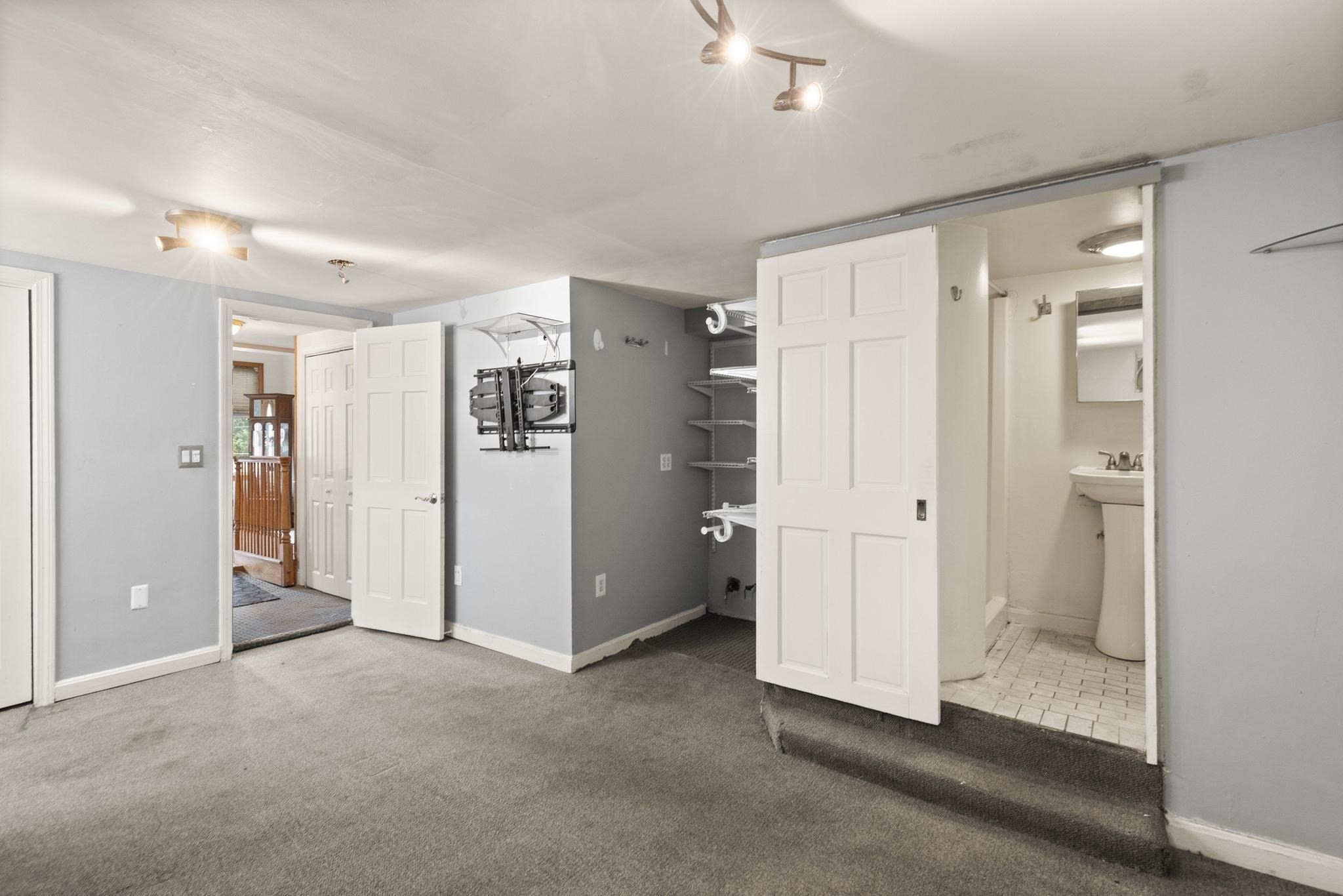 main property photo 25