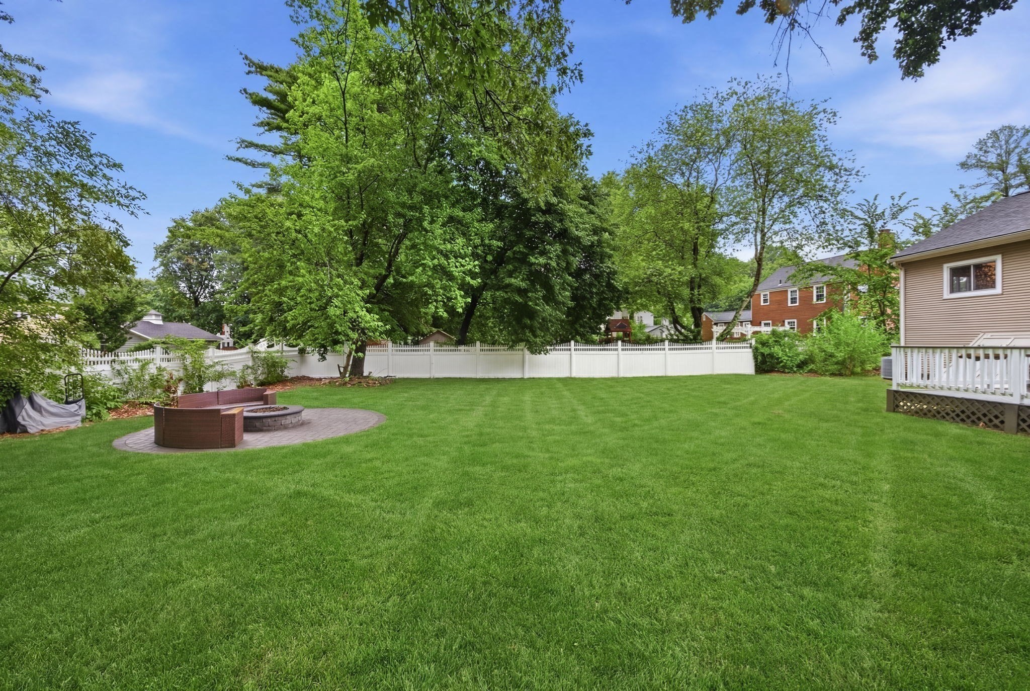 main property photo 25