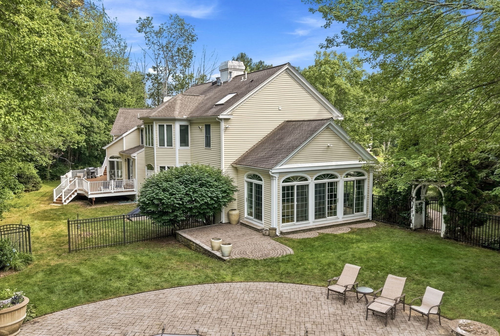 main property photo 32