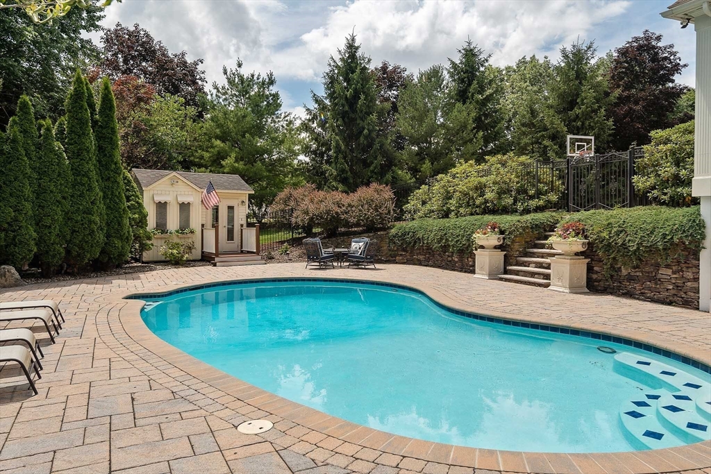 main property photo 40