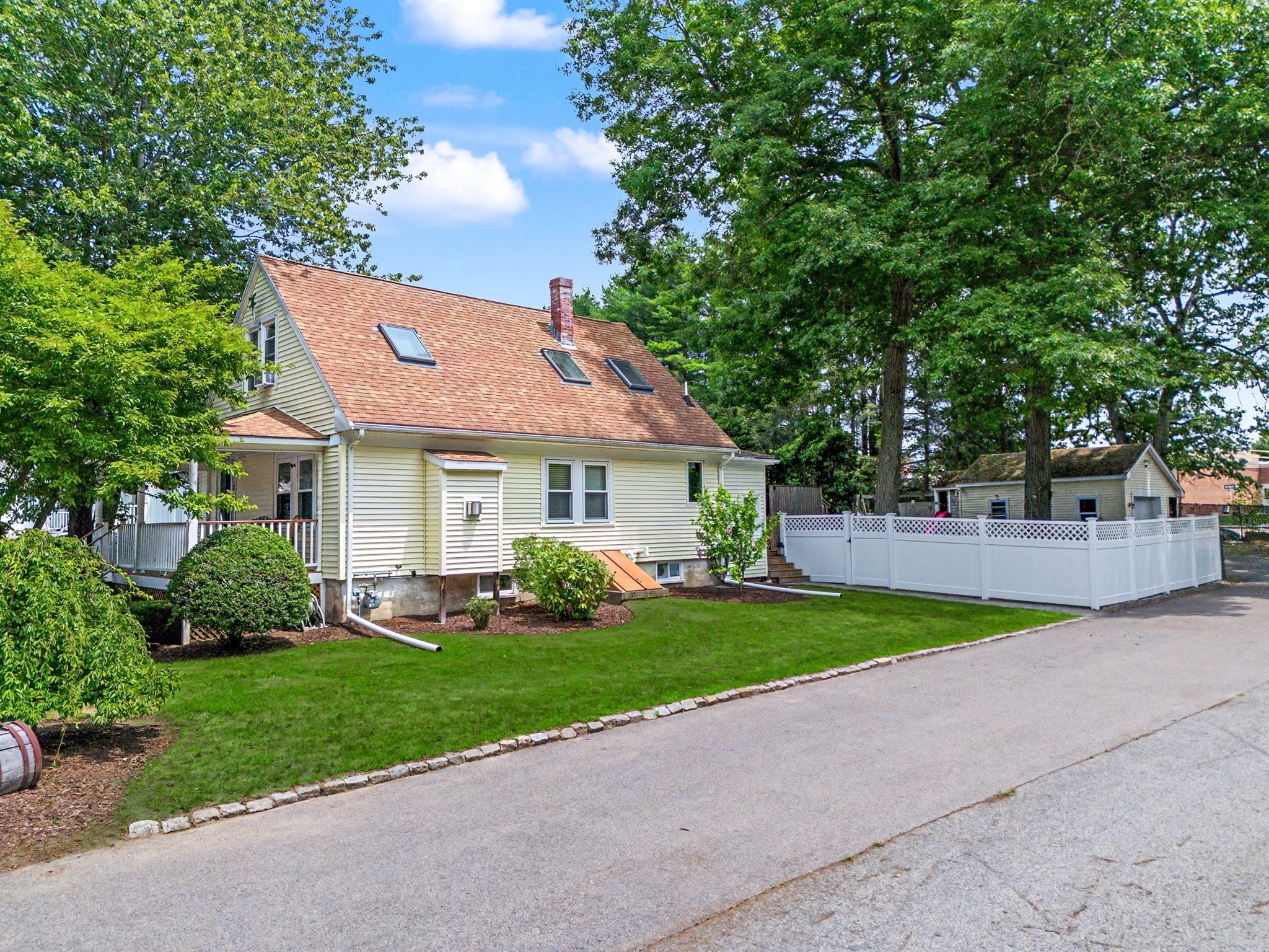 main property photo 5