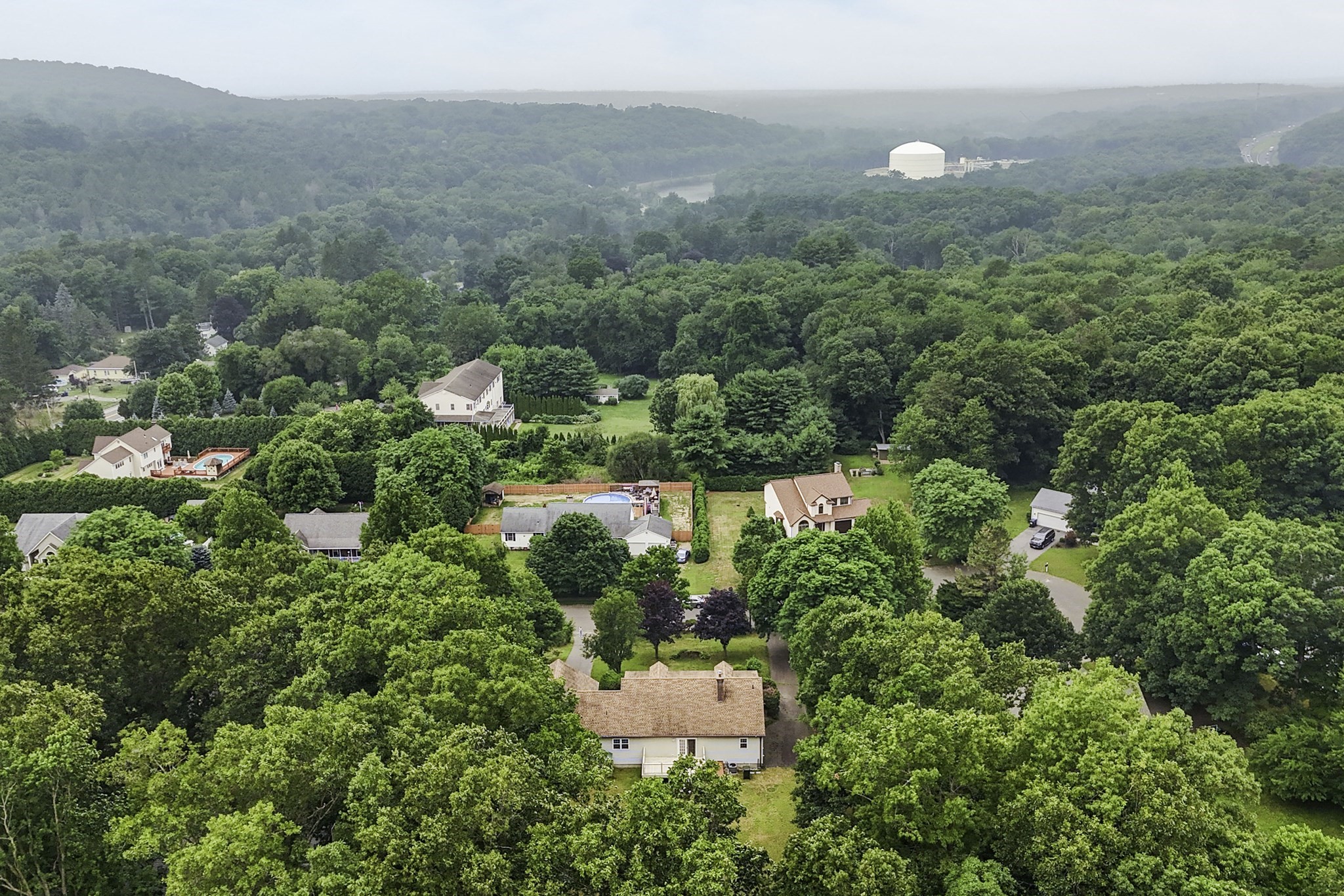 main property photo 40