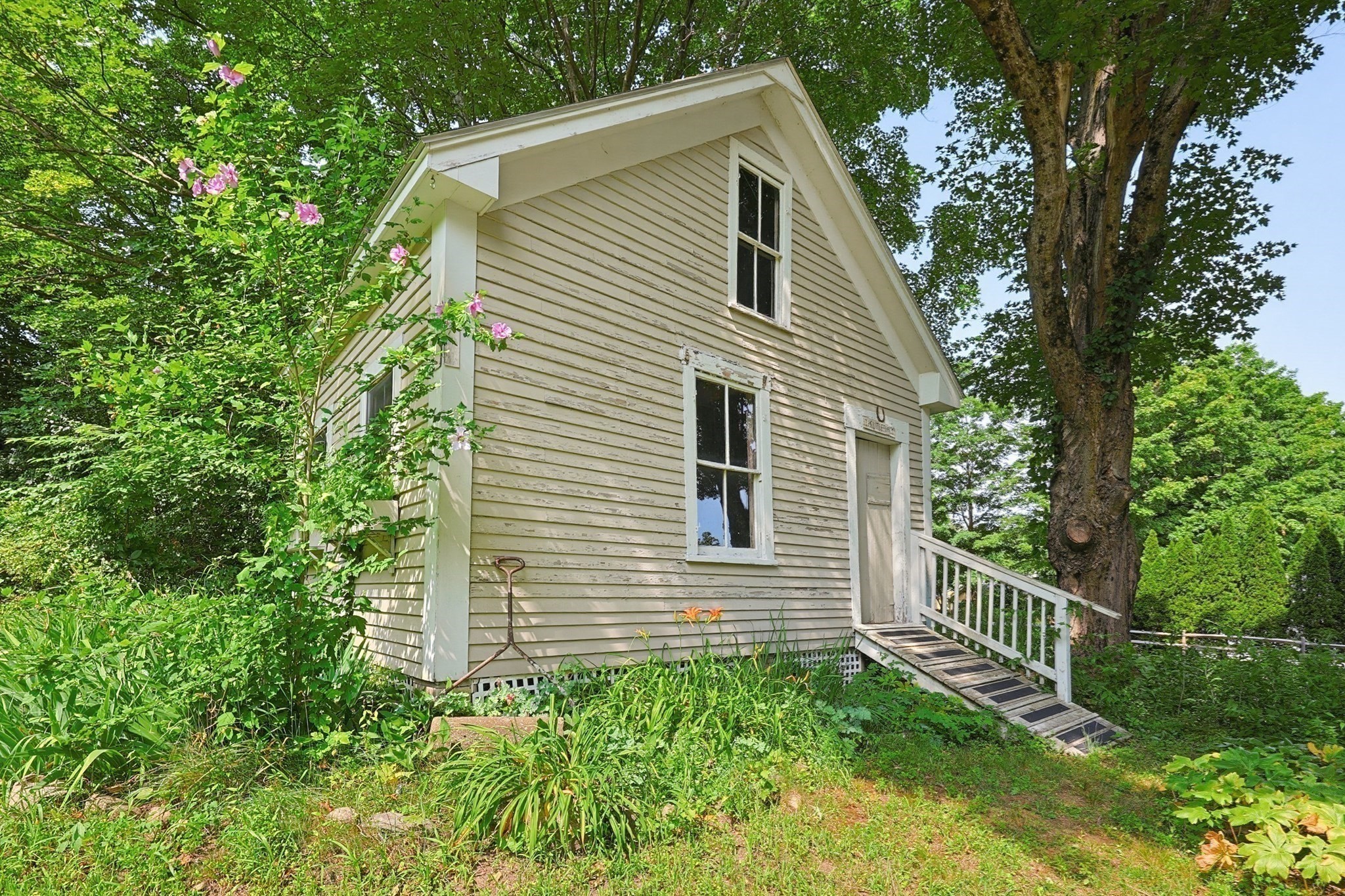 main property photo 32