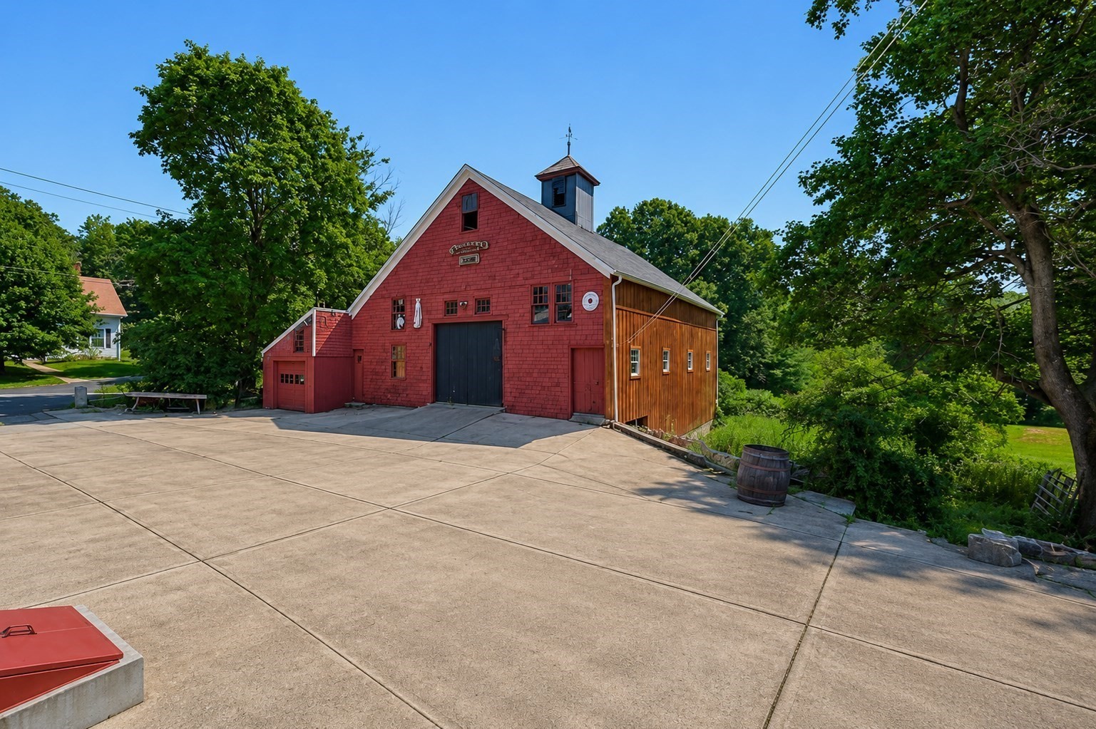 main property photo 37