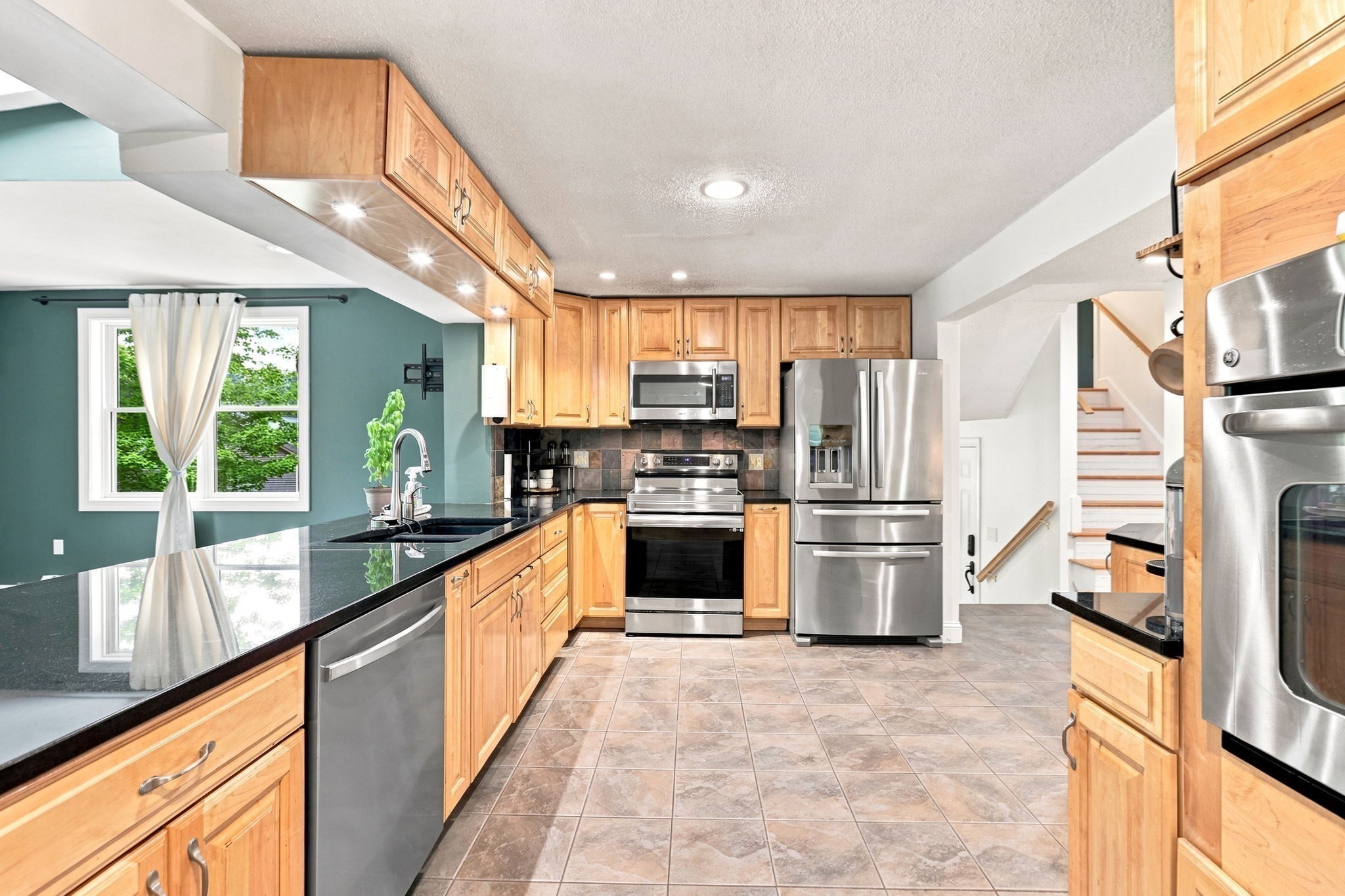 main property photo 10