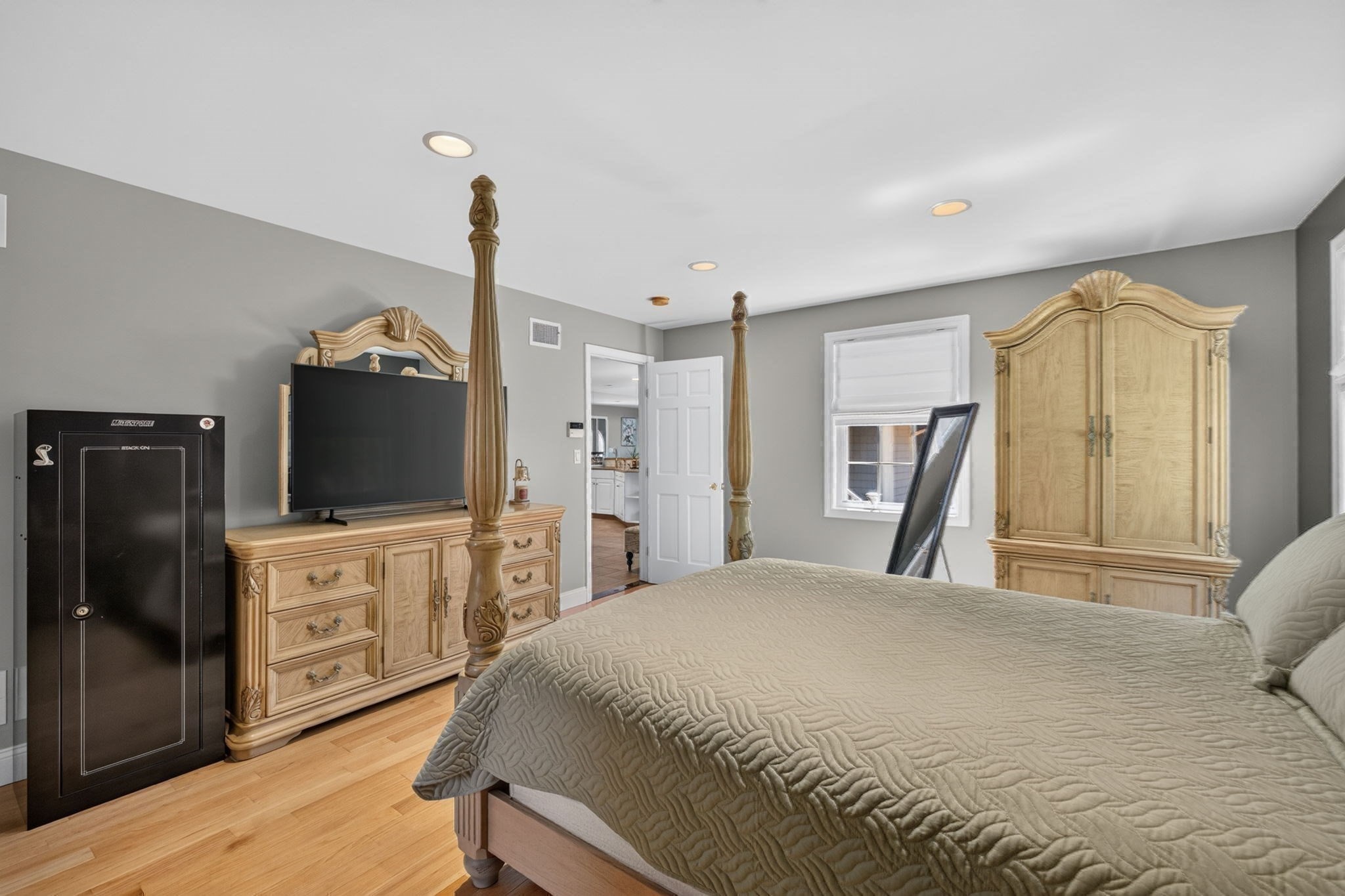 main property photo 14