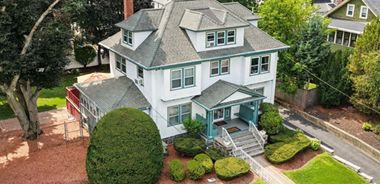 image of property with 6 Bed | 4 Bath | 4,258 Sqft