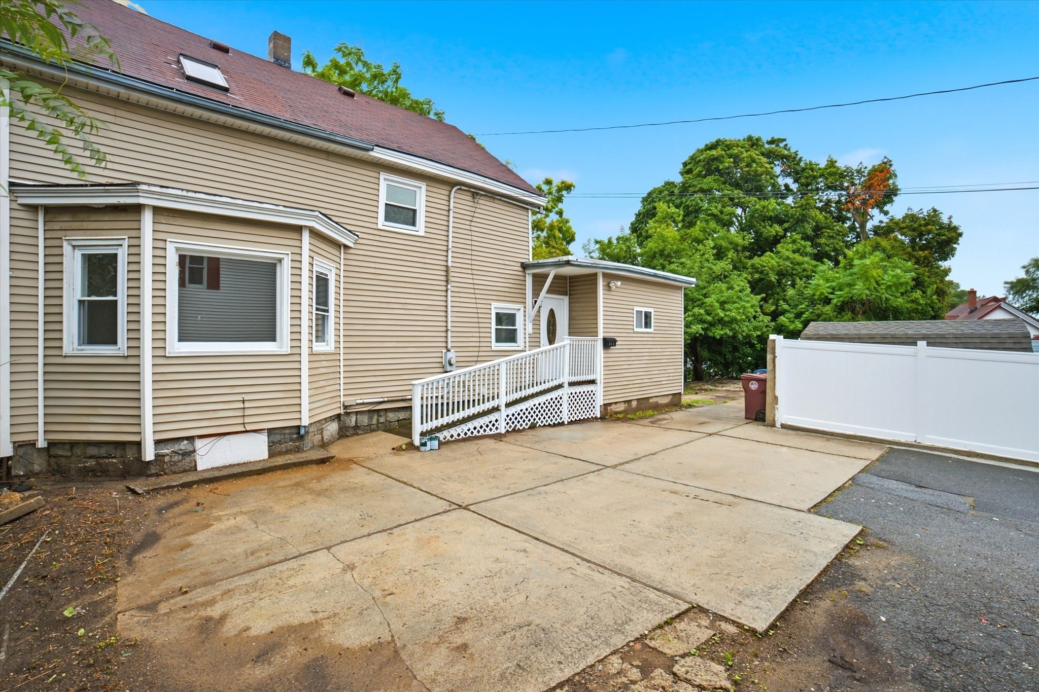 main property photo 34