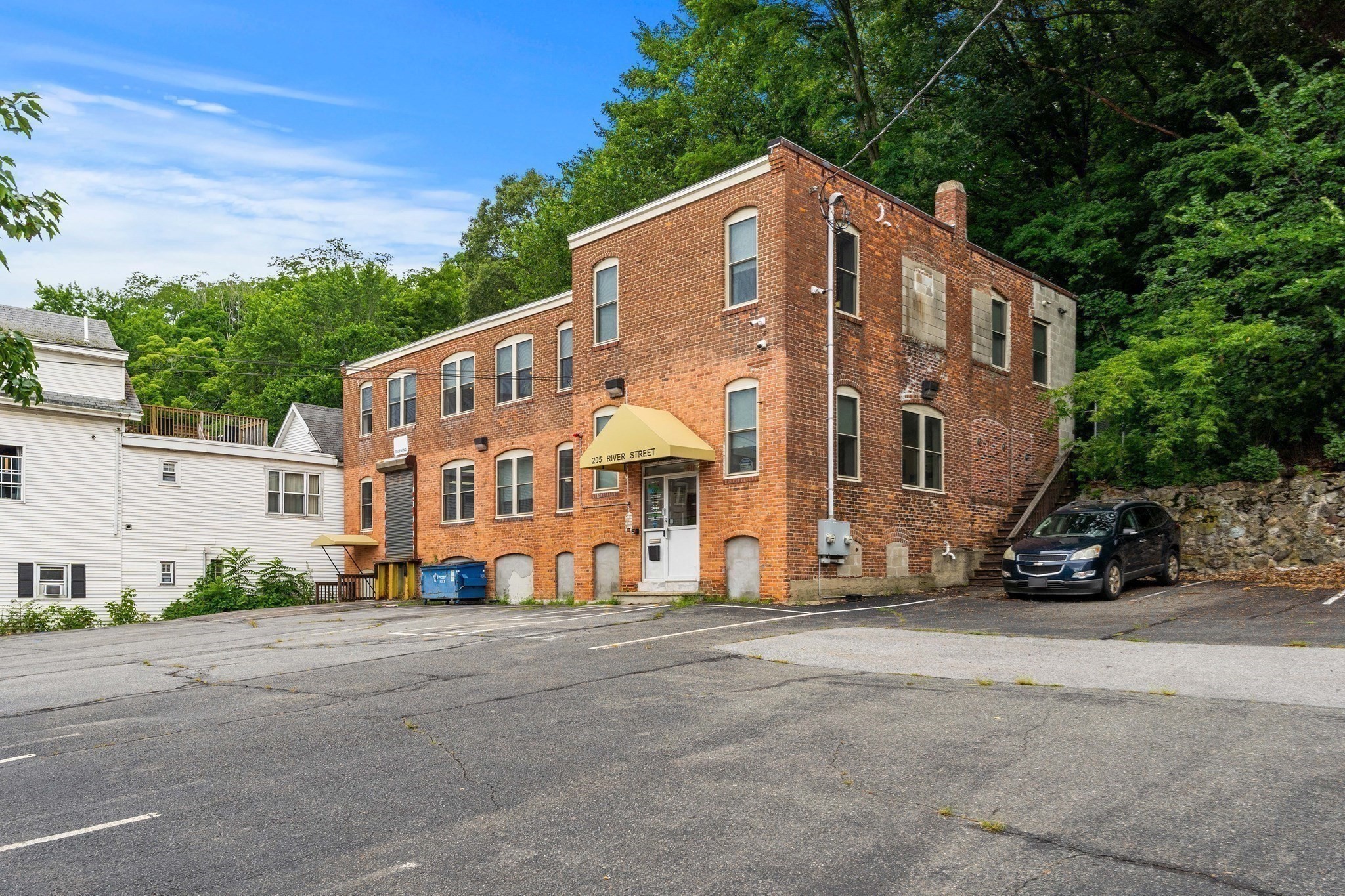main property photo 32