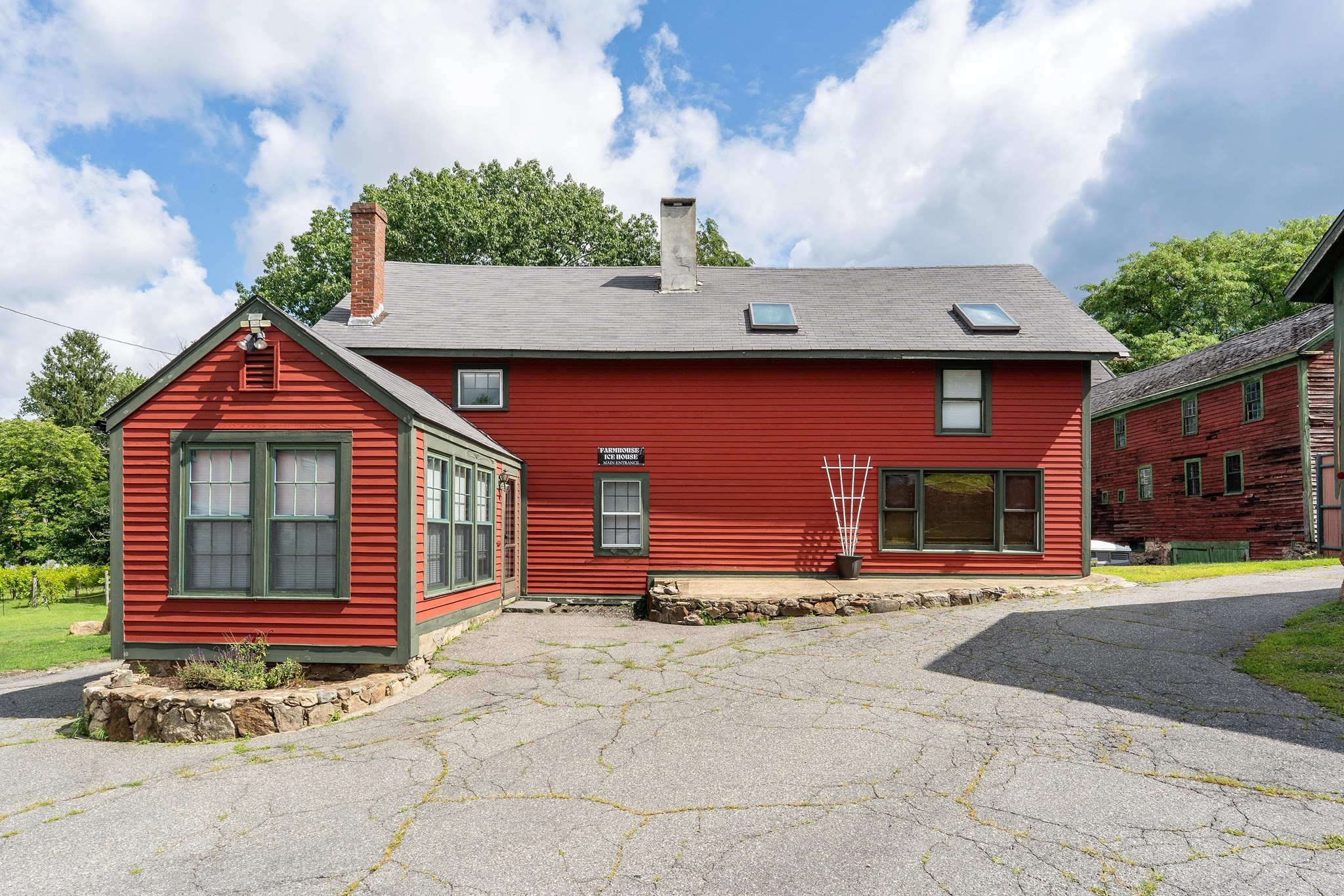 main property photo 28