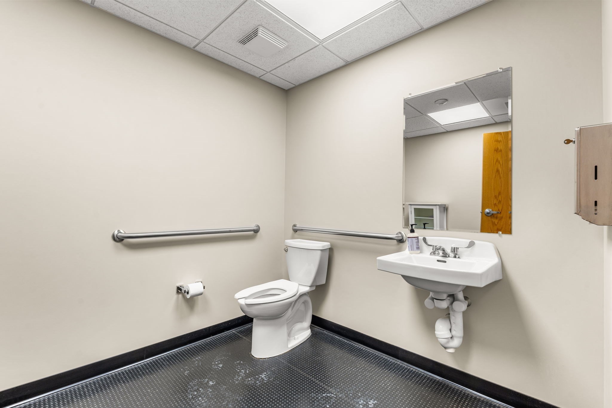 main property photo 32