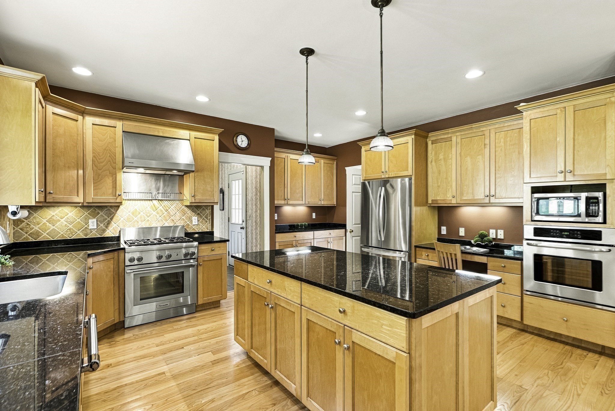 main property photo 11