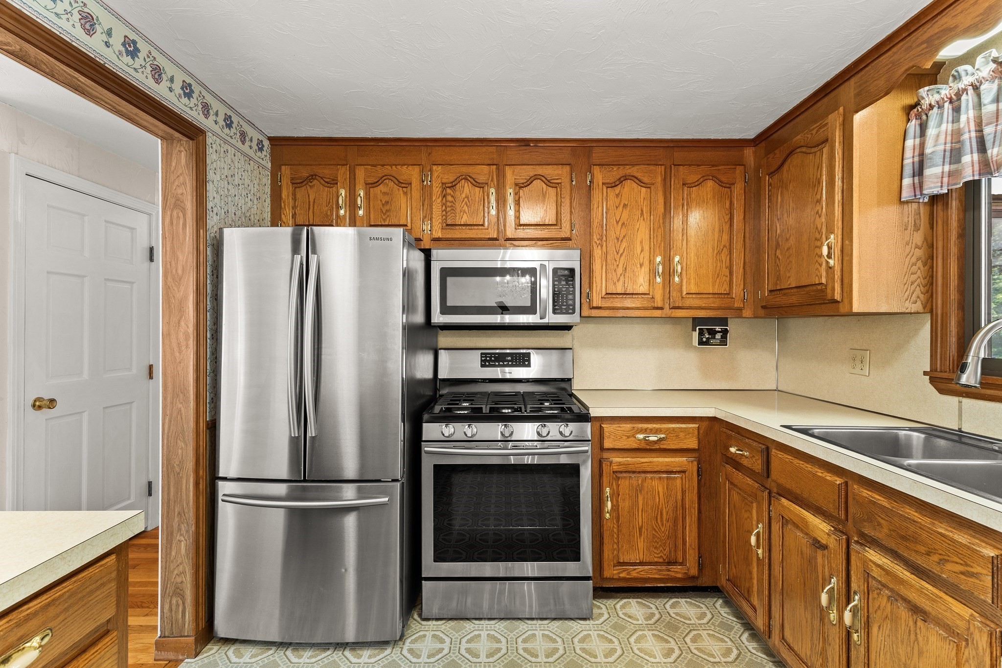 main property photo 12