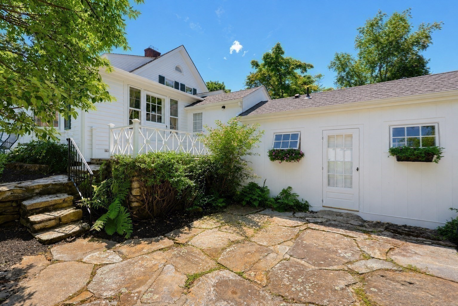 main property photo 31