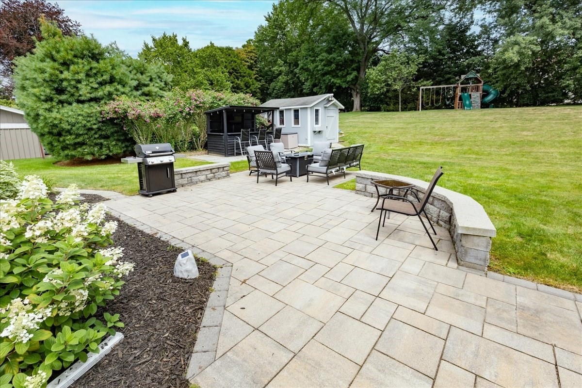 main property photo 28