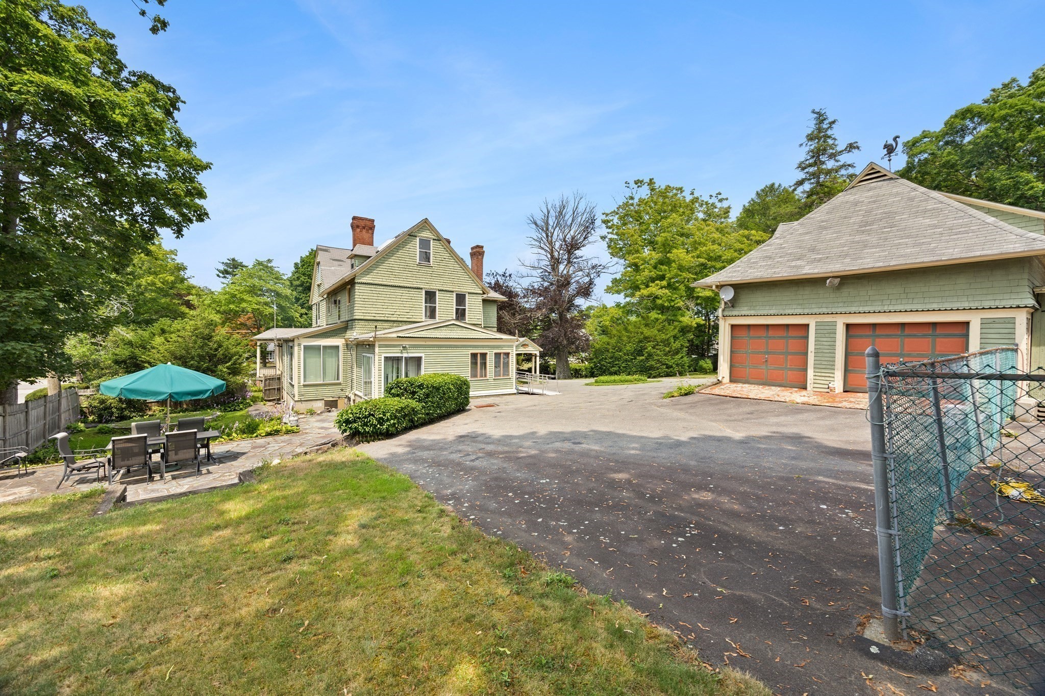 main property photo 37