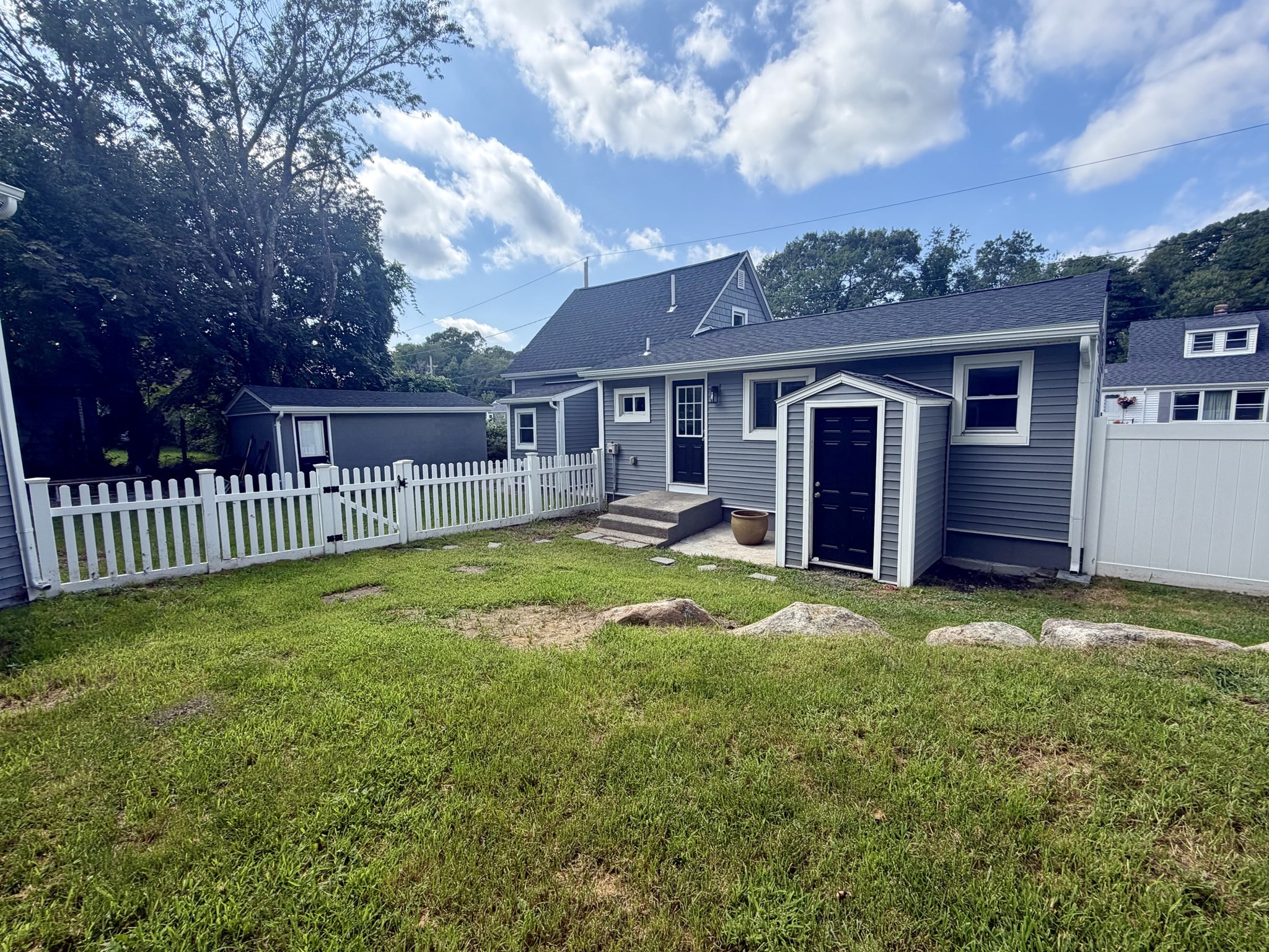 main property photo 20