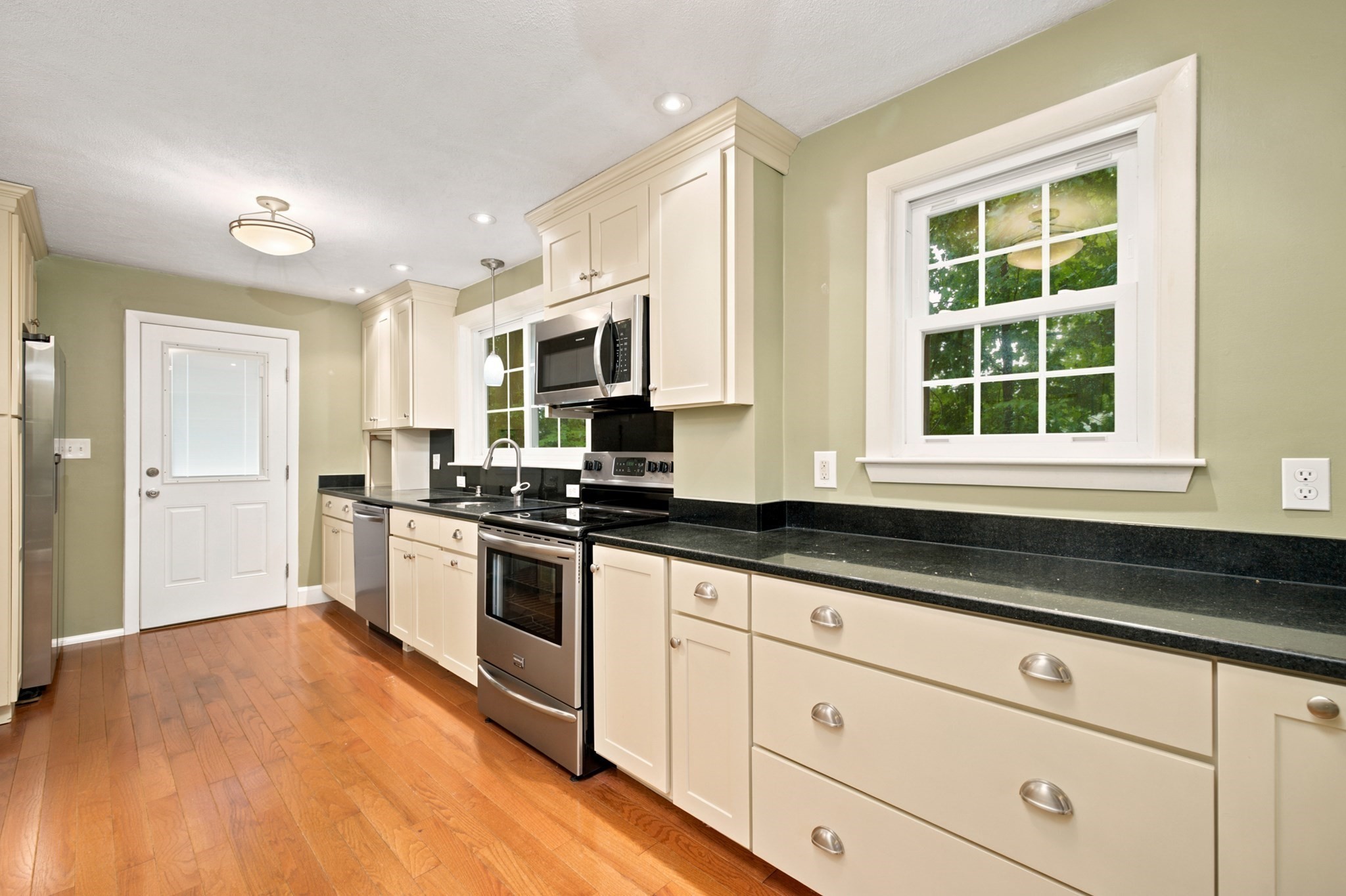 main property photo 5