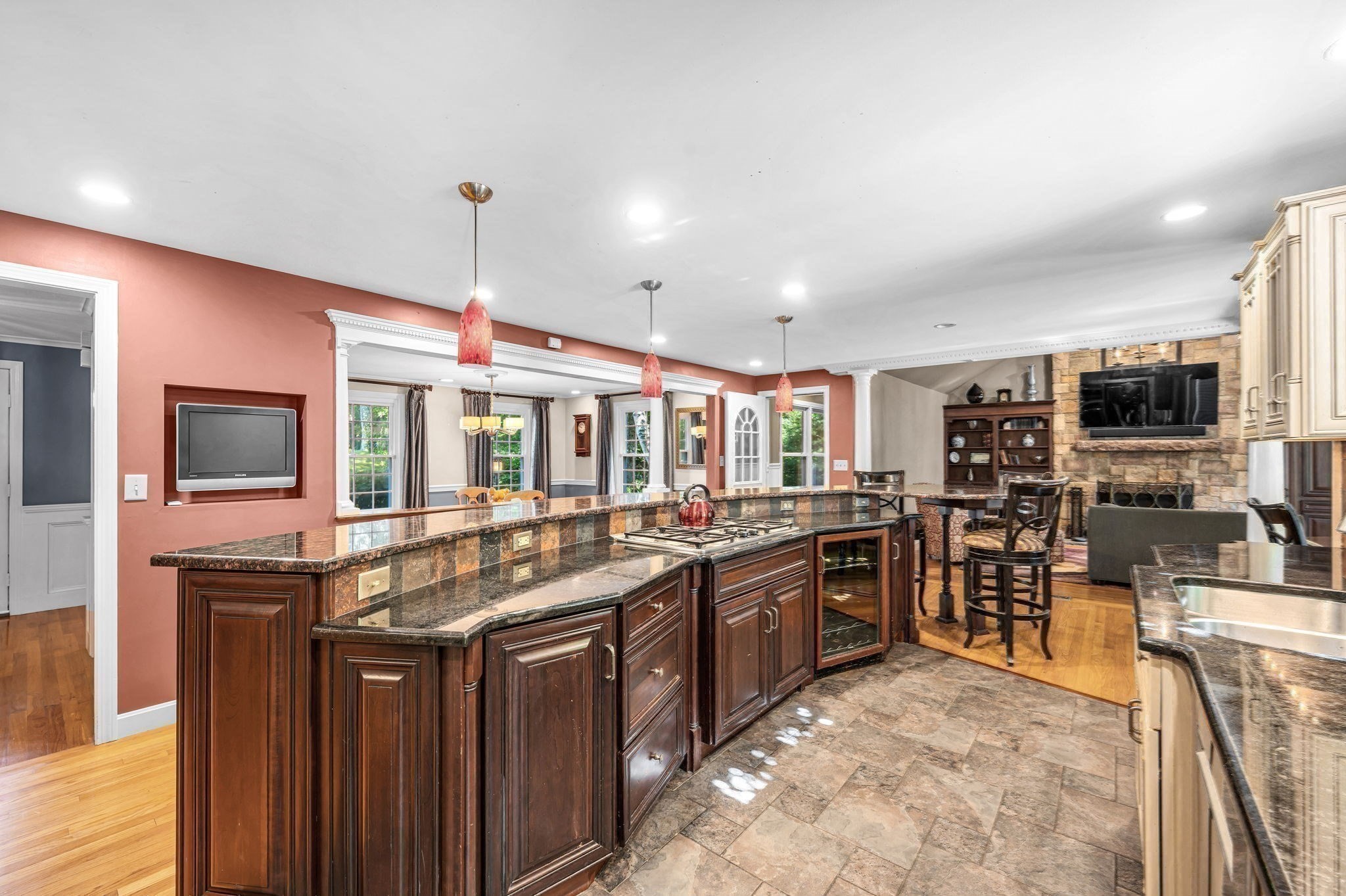 main property photo 16