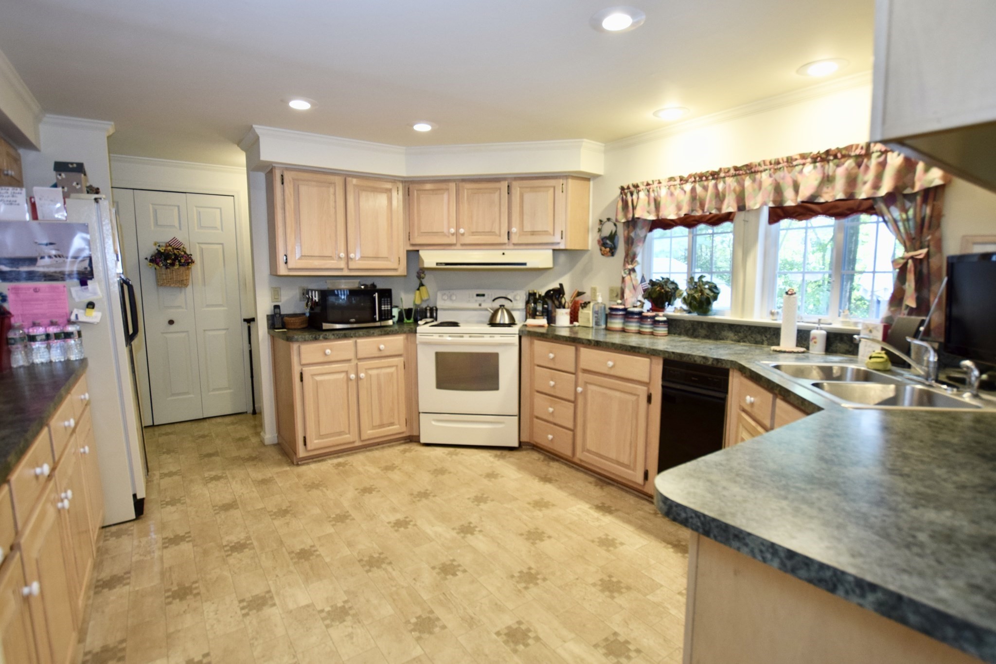 main property photo 9