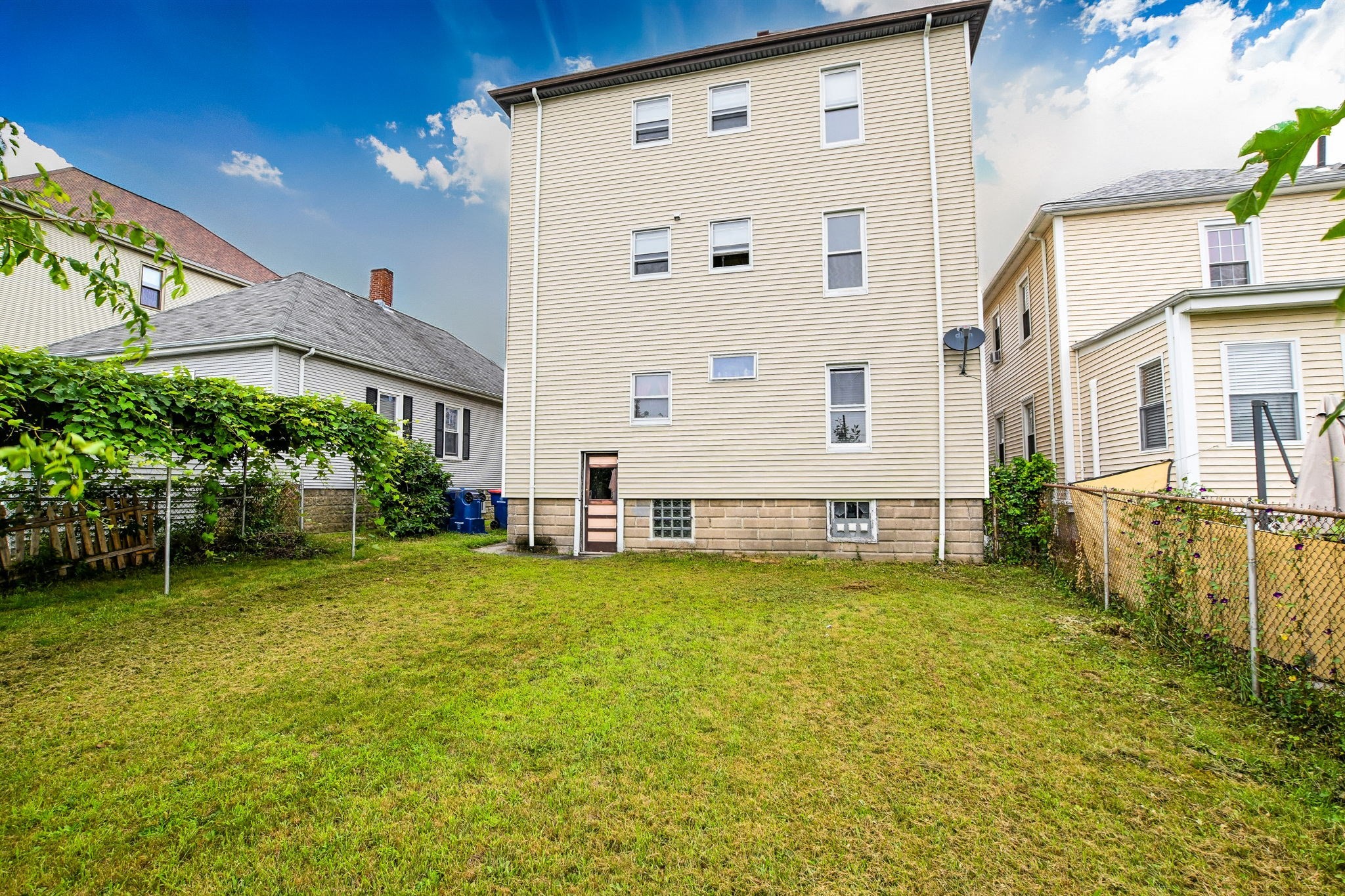 main property photo 28