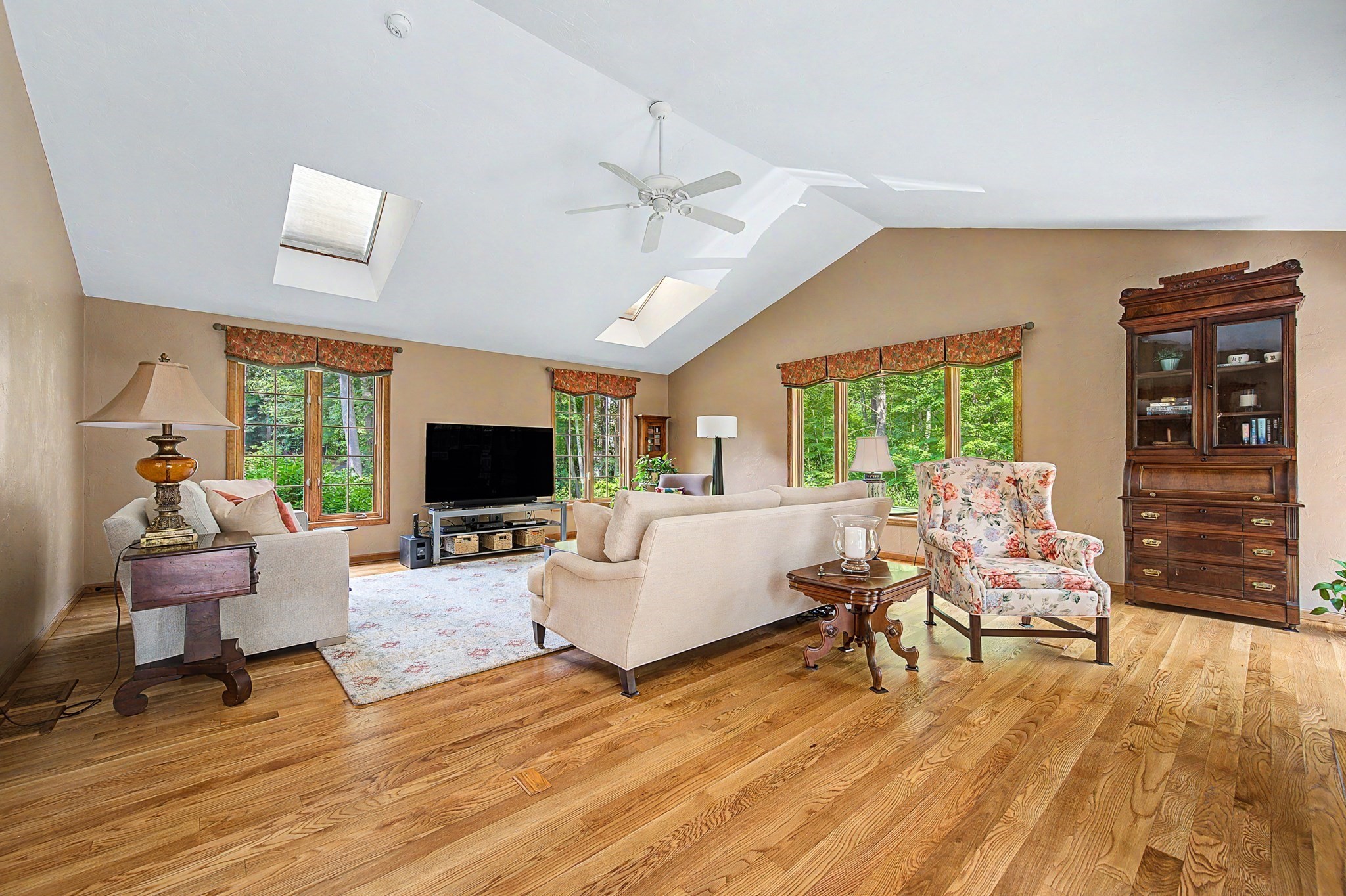 main property photo 9