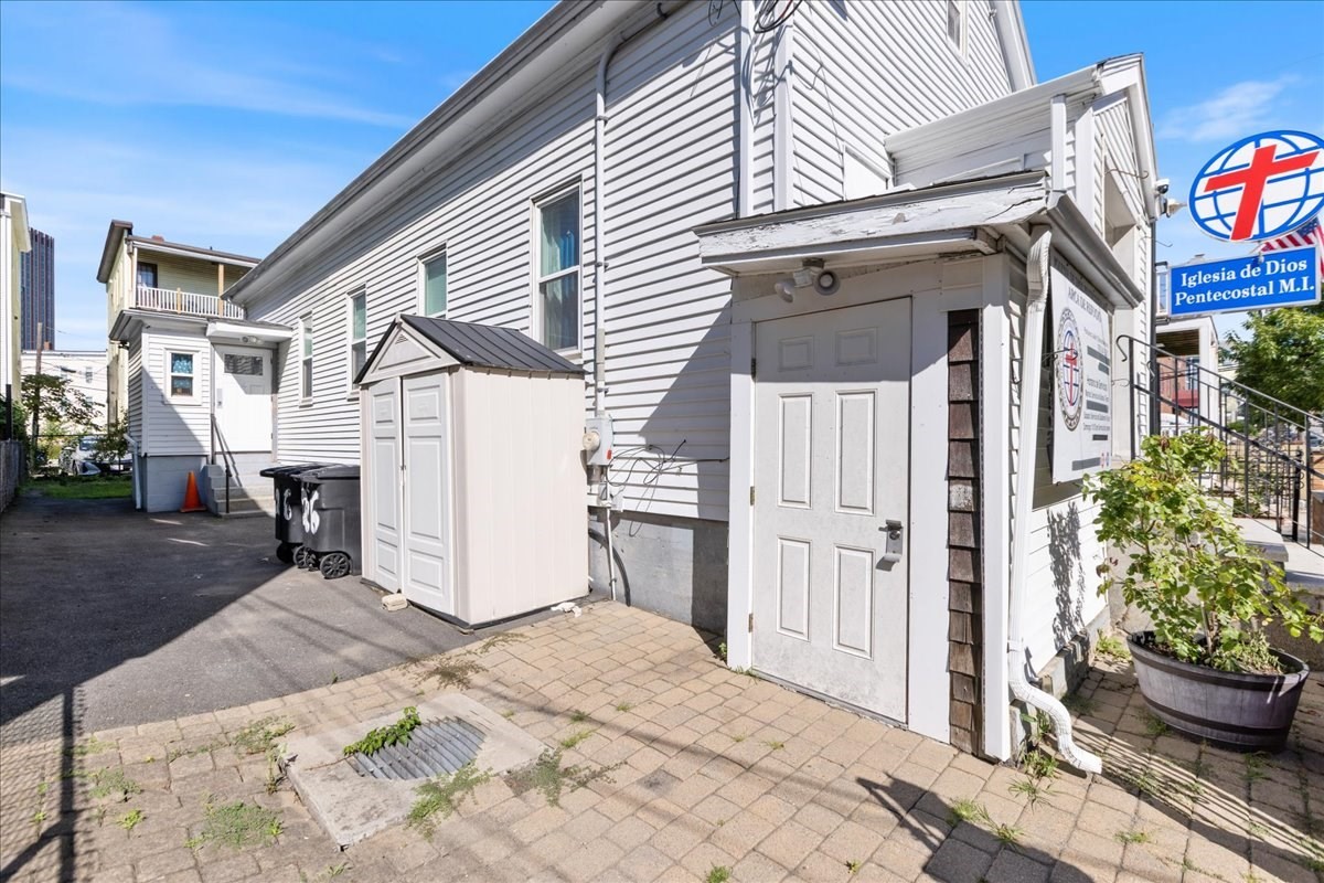 main property photo 23