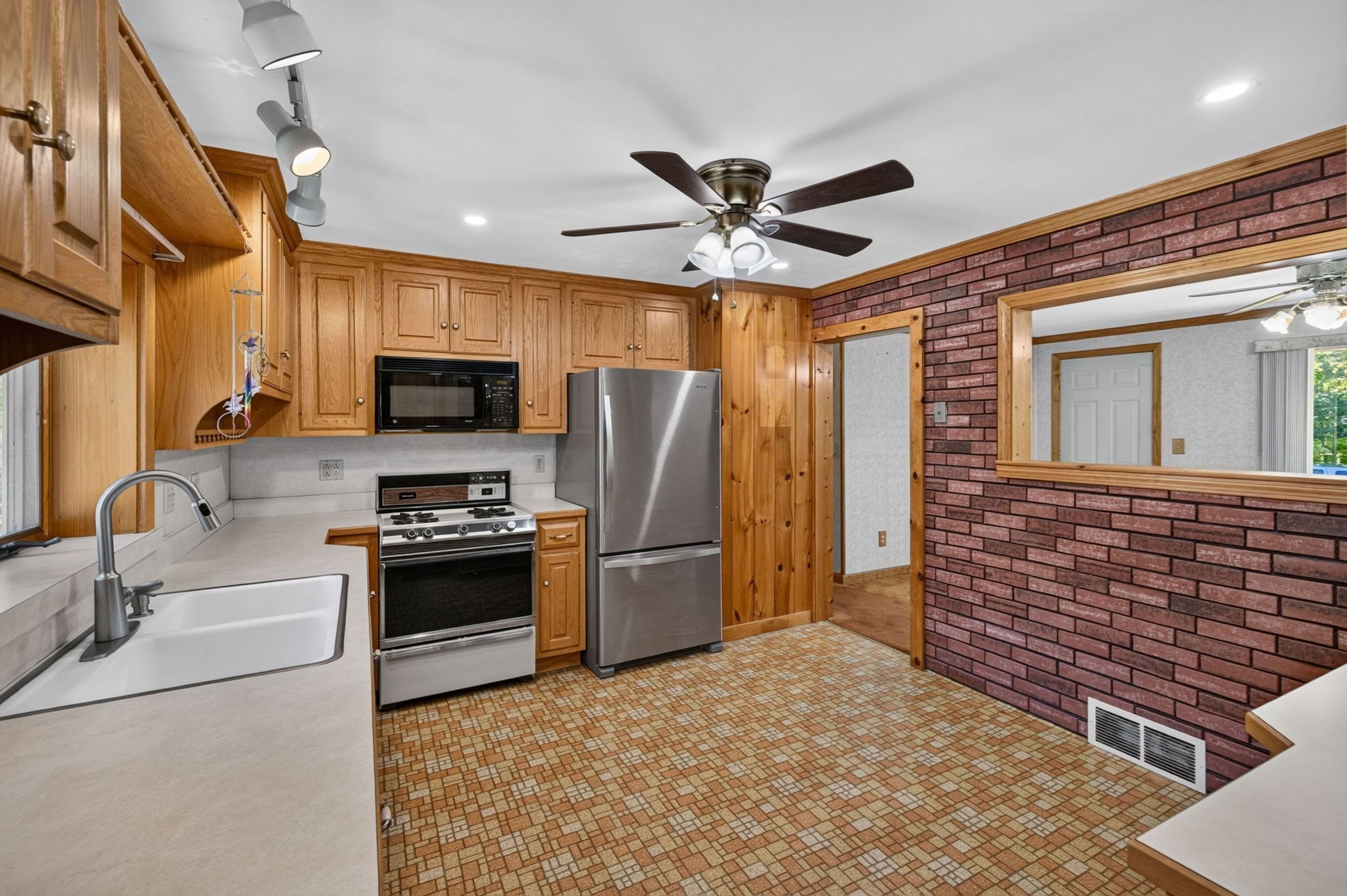 main property photo 13