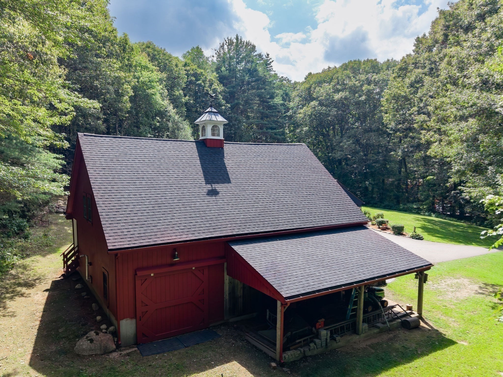 main property photo 28