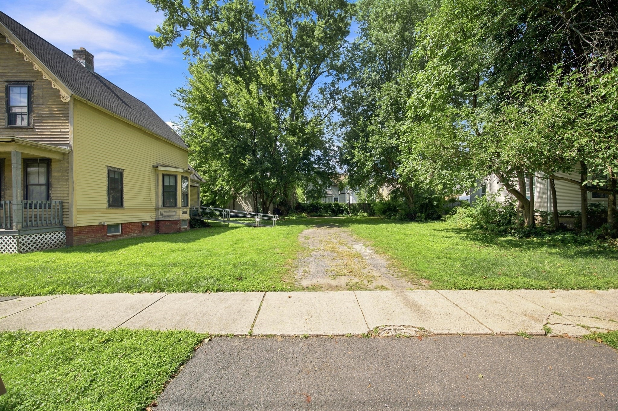 main property photo 13
