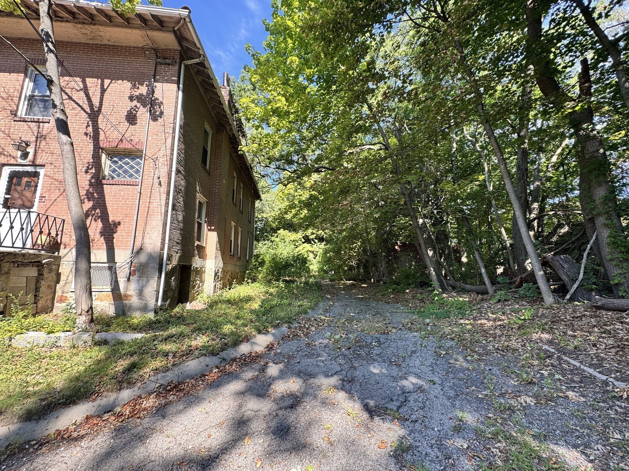 main property photo 6