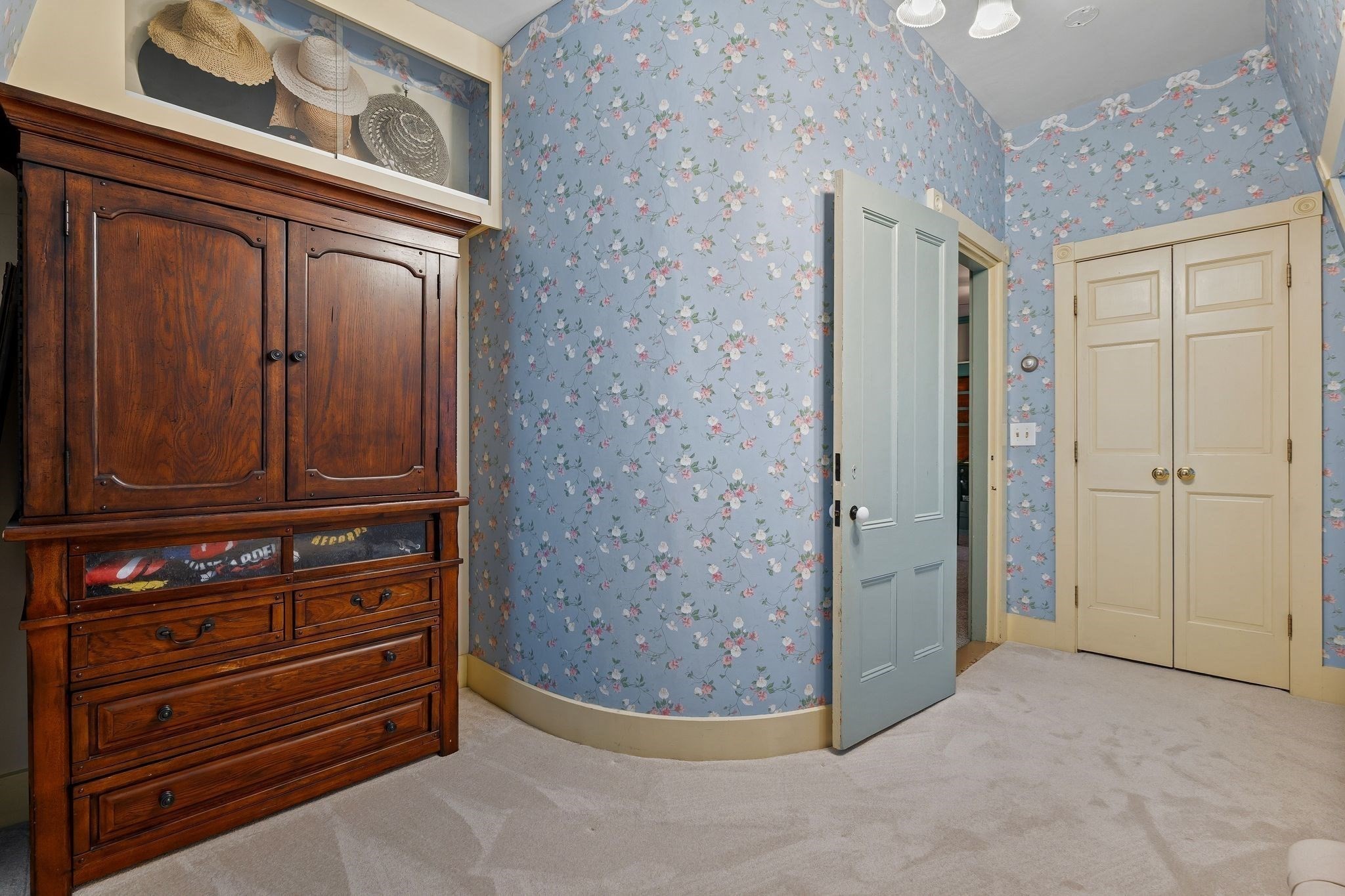 main property photo 25