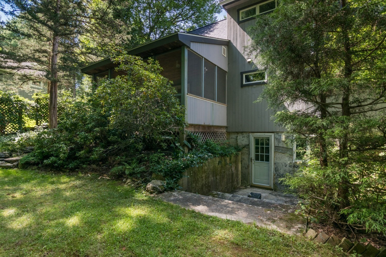 main property photo 31