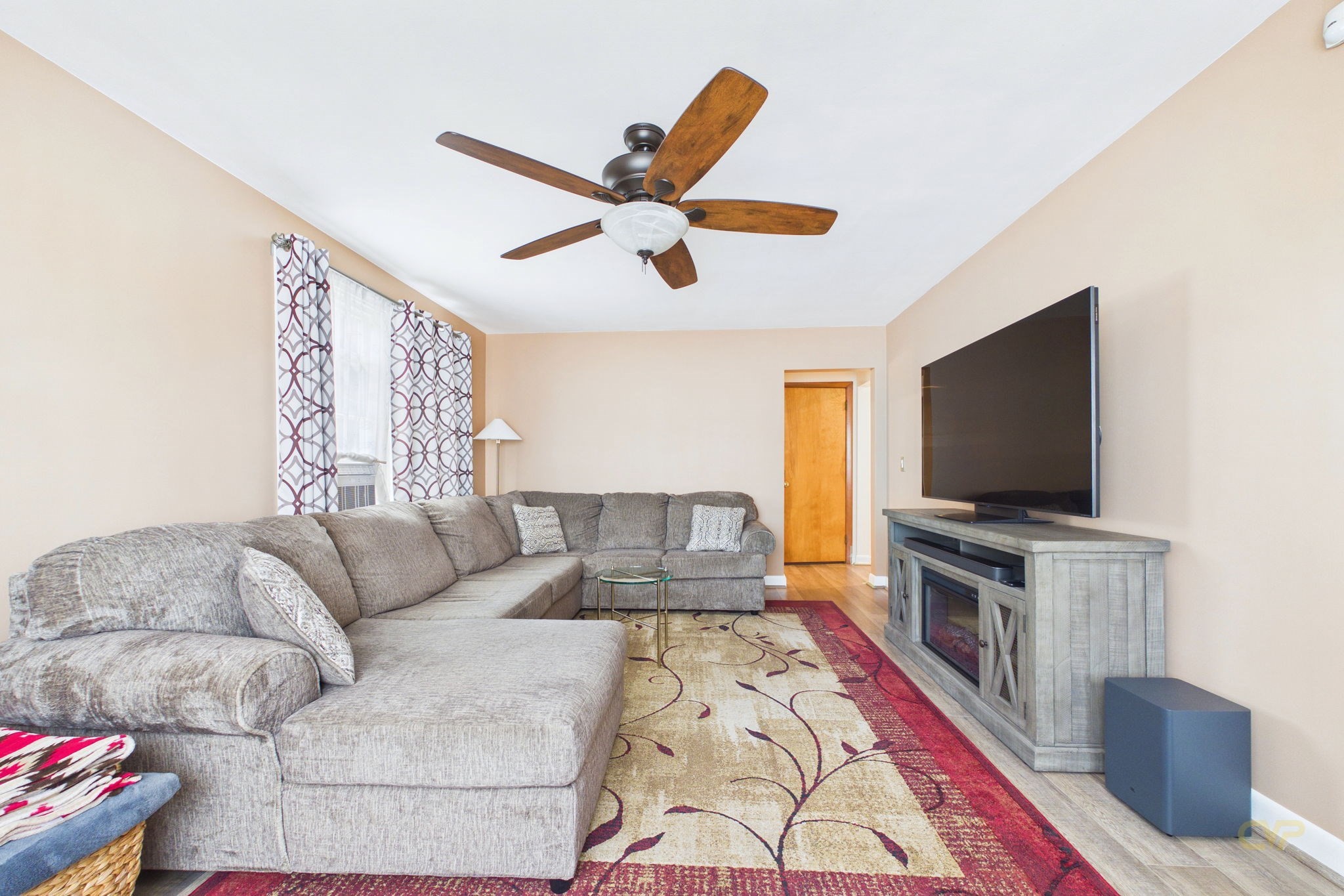 main property photo 11
