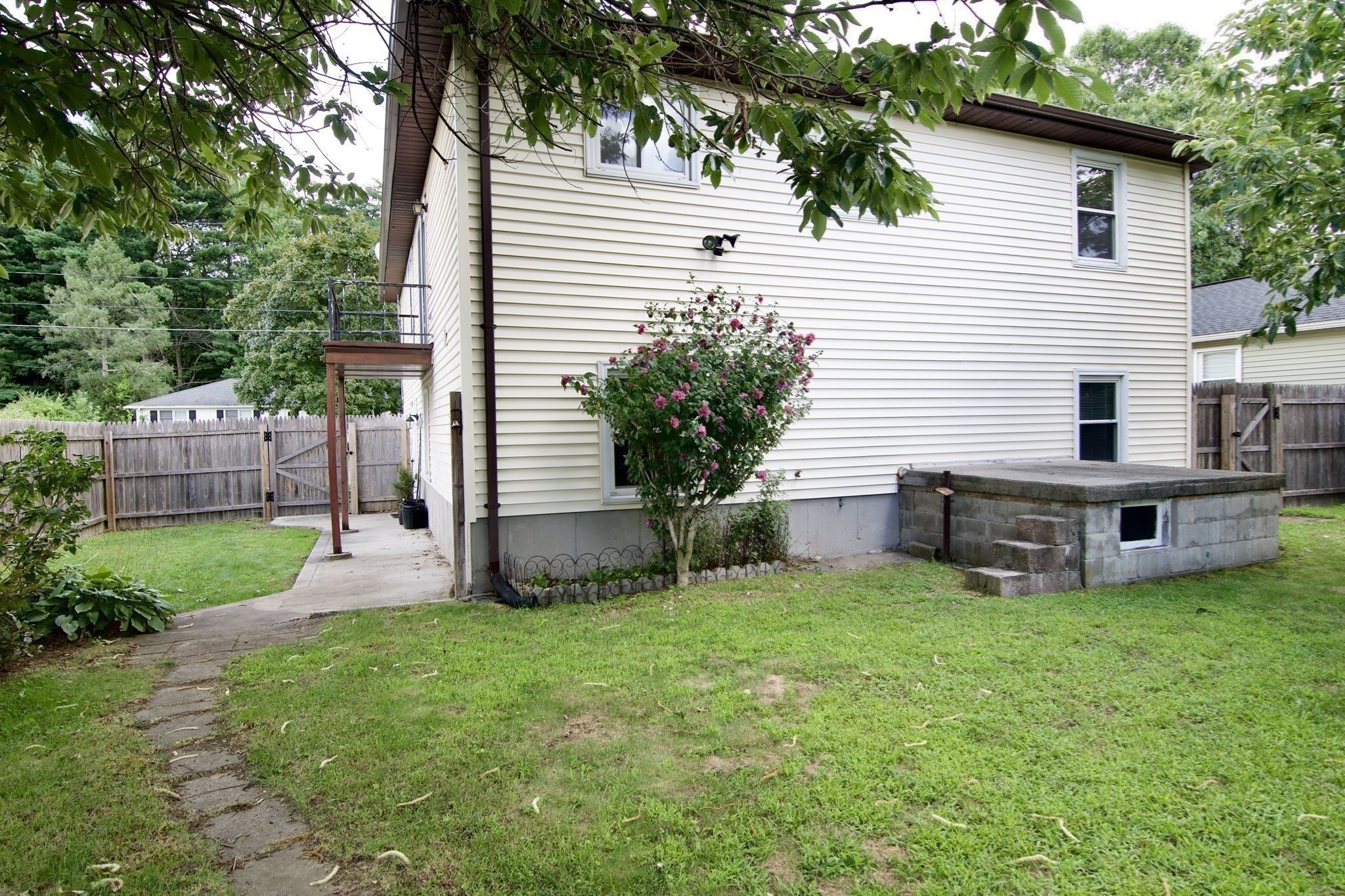 main property photo 40